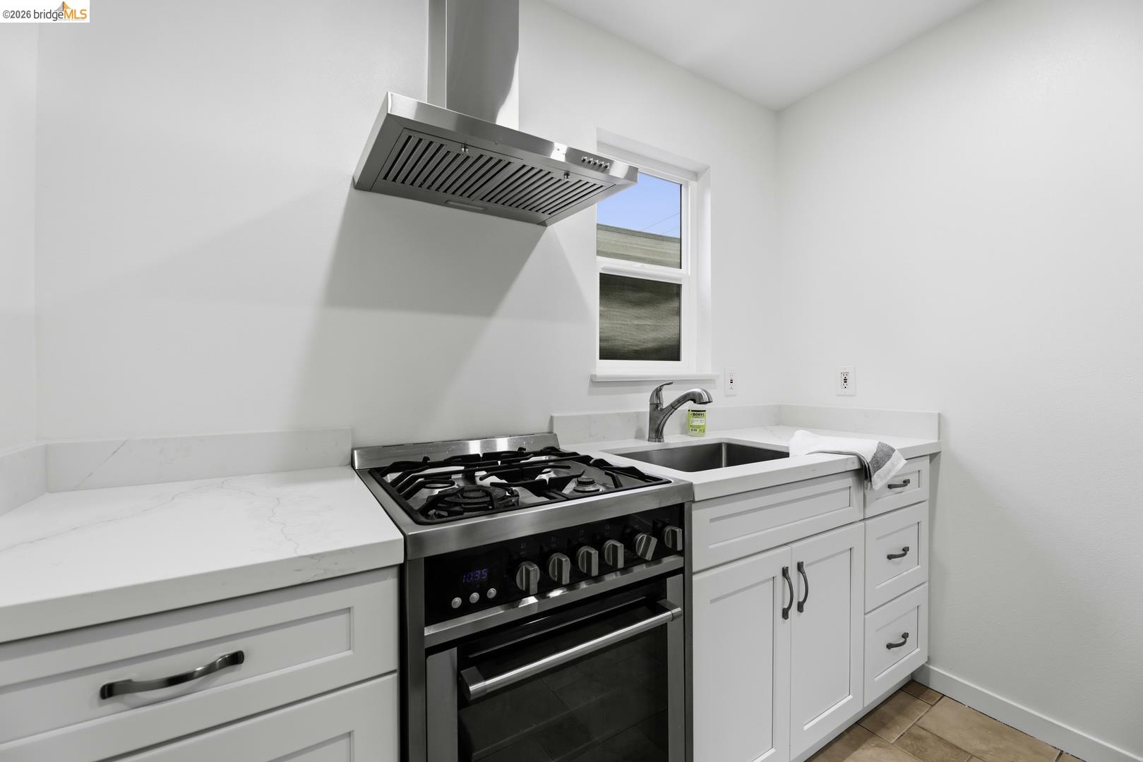 Detail Gallery Image 27 of 42 For 946 Kains Ave, Albany,  CA 94706 - 4 Beds | 2/1 Baths