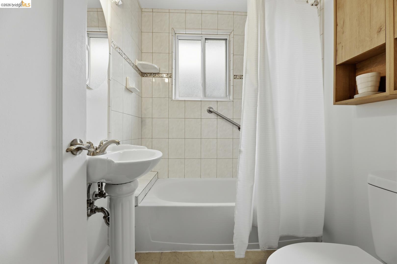 Detail Gallery Image 34 of 41 For 946 Kains Ave, Albany,  CA 94706 - 4 Beds | 2/1 Baths