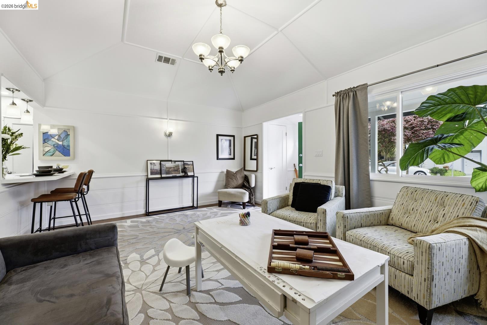 Detail Gallery Image 9 of 41 For 946 Kains Ave, Albany,  CA 94706 - 4 Beds | 2/1 Baths