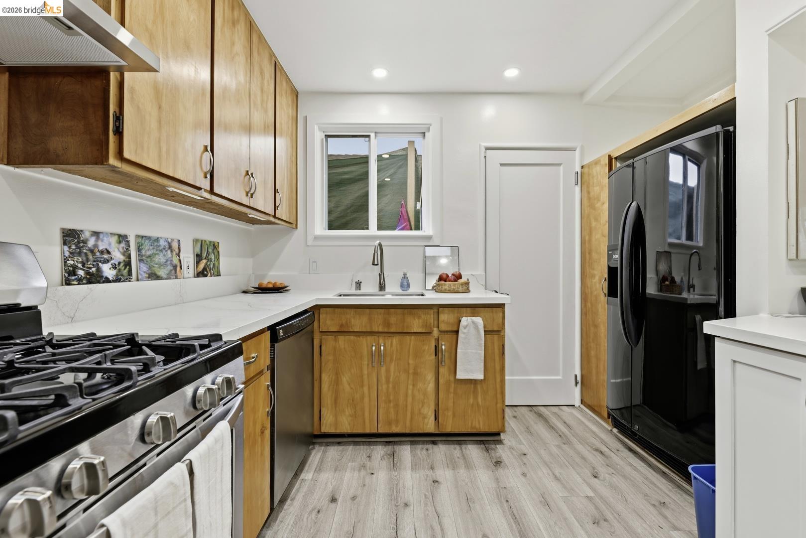 Detail Gallery Image 10 of 42 For 946 Kains Ave, Albany,  CA 94706 - 4 Beds | 2/1 Baths