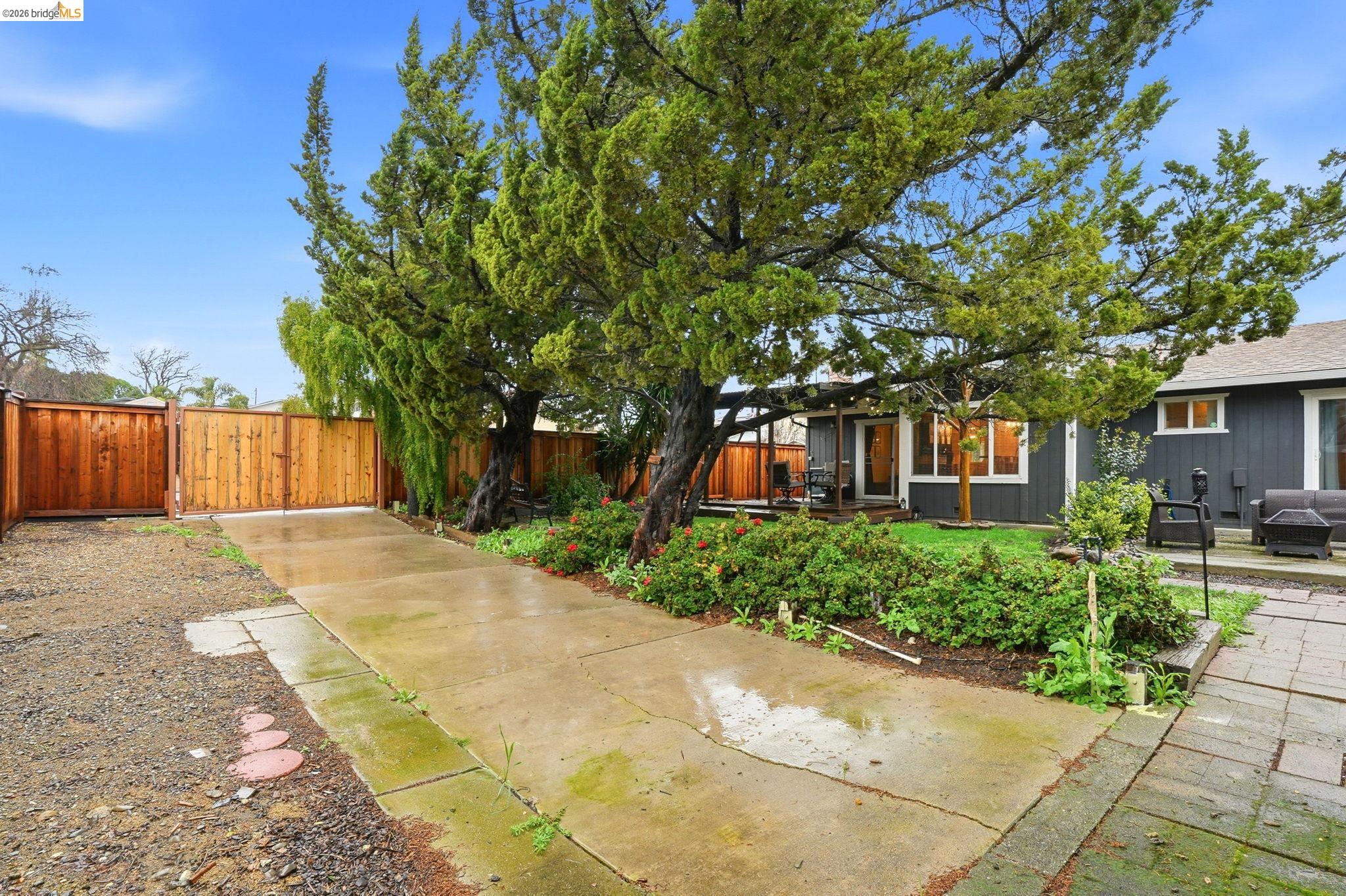 Detail Gallery Image 5 of 33 For 23 Shasta Dr, Rio Vista,  CA 94571-1511 - 3 Beds | 2 Baths