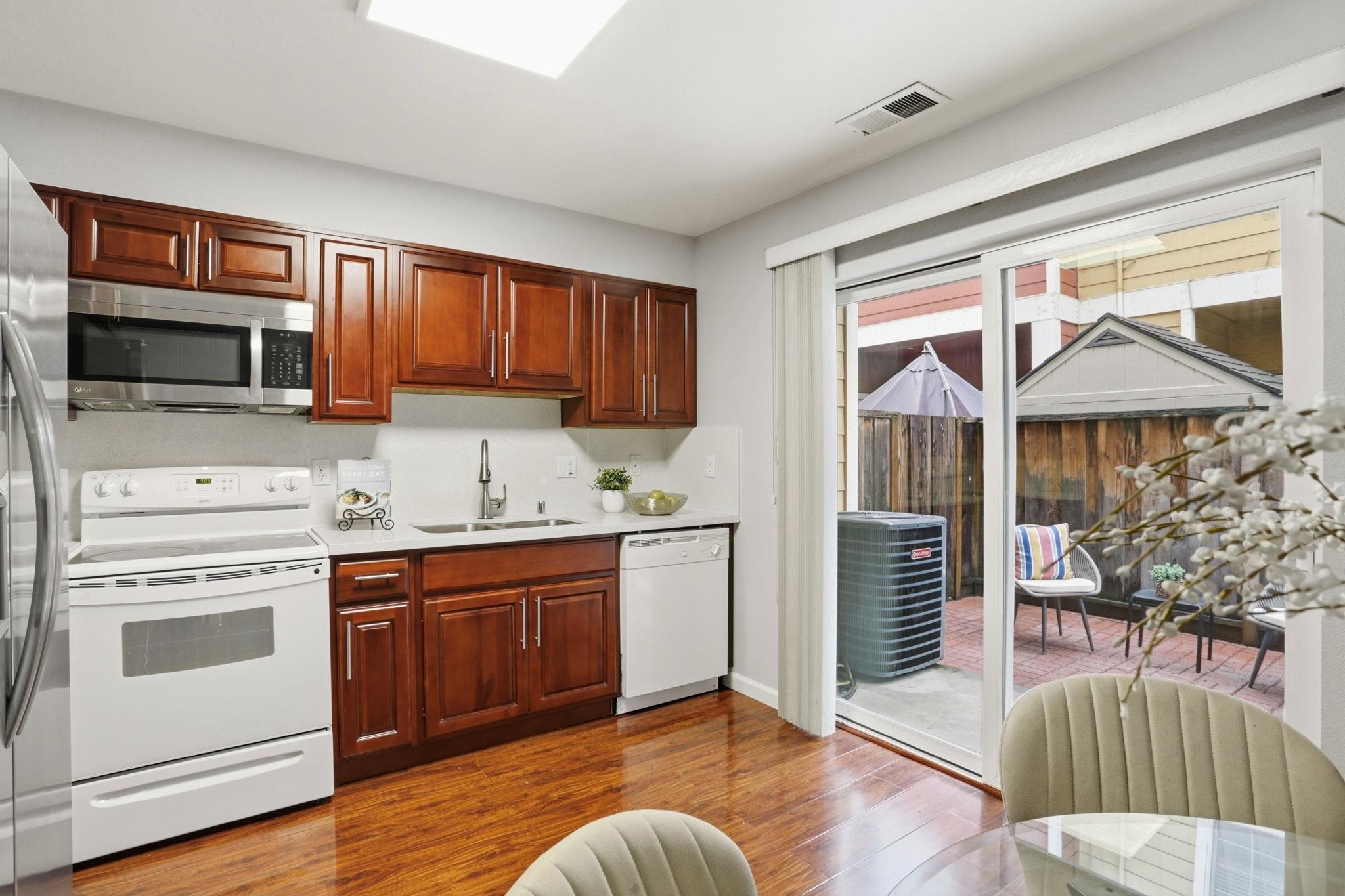 Detail Gallery Image 9 of 27 For 779 Bonita Pl, San Jose,  CA 95116 - 2 Beds | 2 Baths