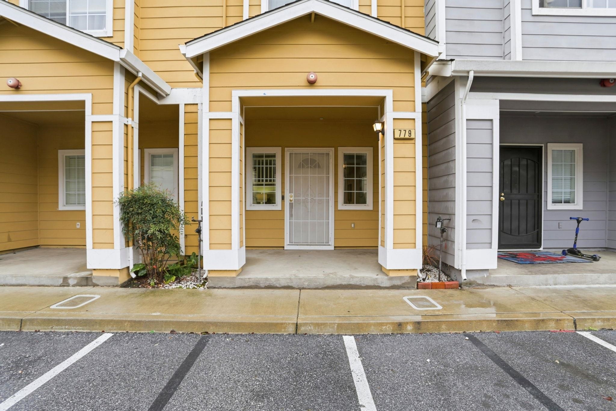 Detail Gallery Image 4 of 27 For 779 Bonita Pl, San Jose,  CA 95116 - 2 Beds | 2 Baths