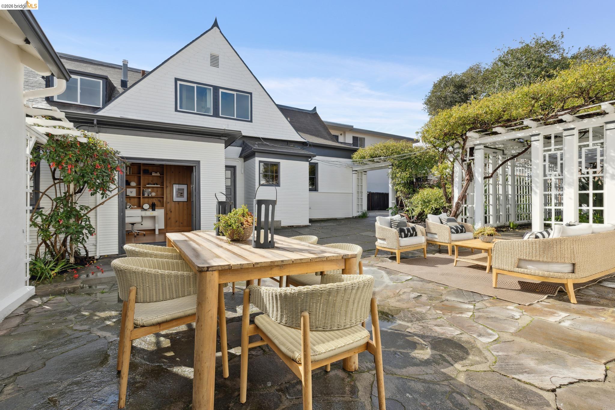 Detail Gallery Image 15 of 59 For 15 Olive Ave, Piedmont,  CA 94611 - – Beds | – Baths