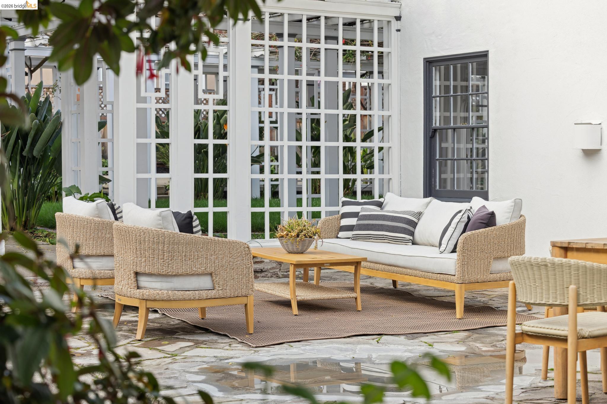 Detail Gallery Image 16 of 59 For 15 Olive Ave, Piedmont,  CA 94611 - – Beds | – Baths