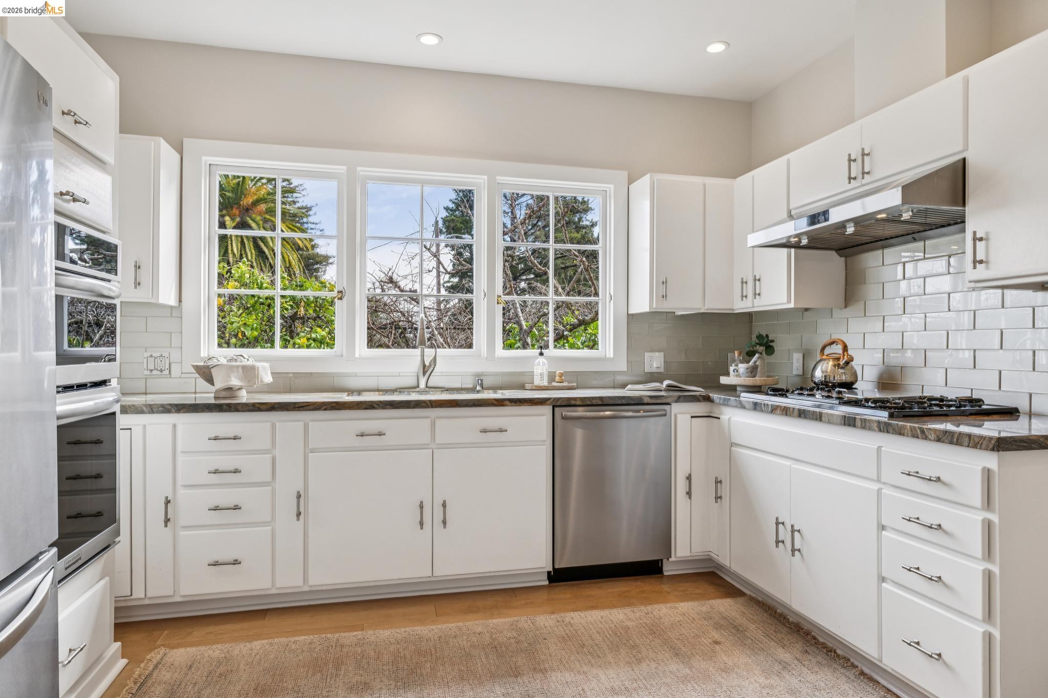 Detail Gallery Image 19 of 59 For 15 Olive Ave, Piedmont,  CA 94611 - – Beds | – Baths