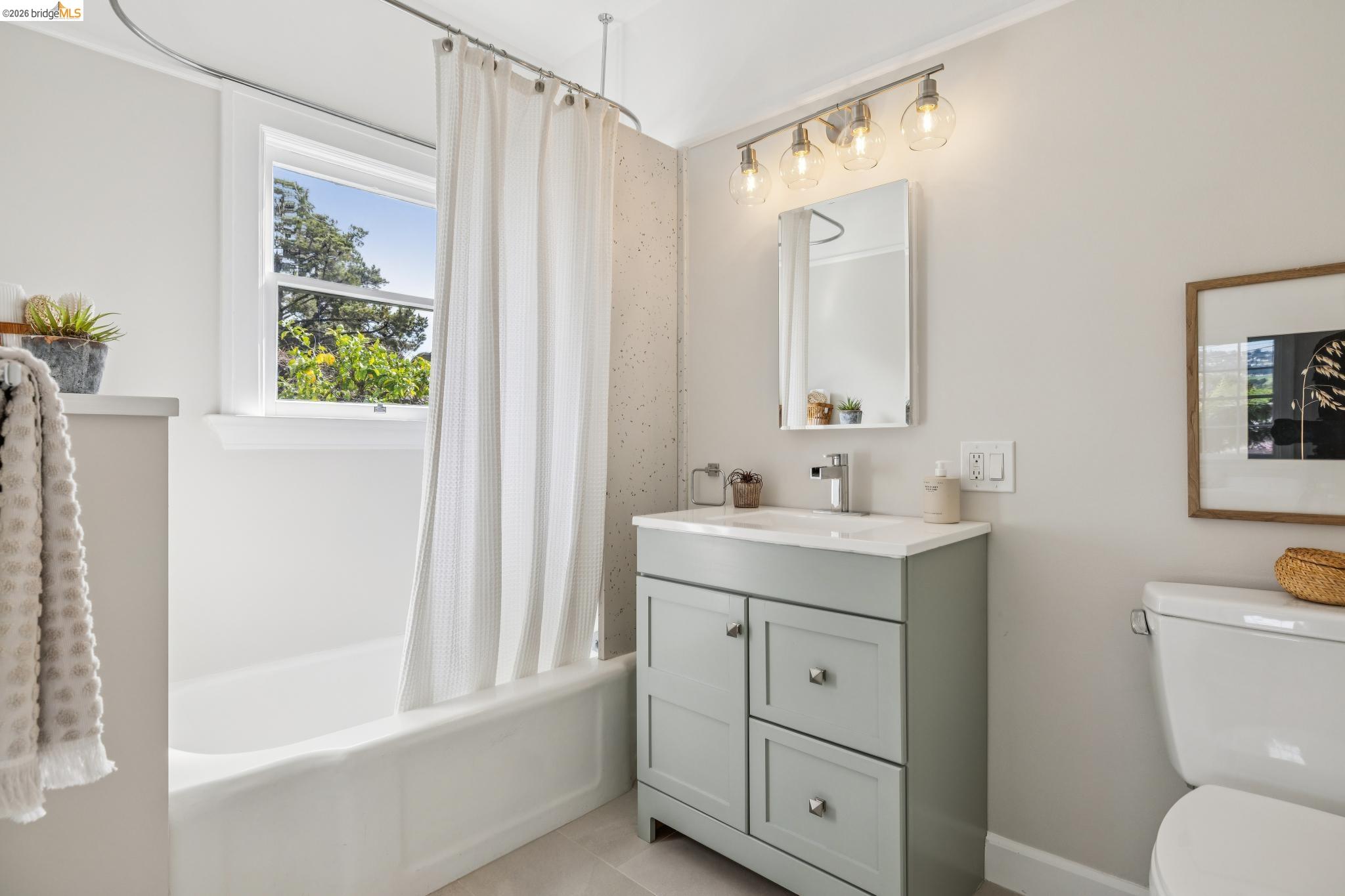 Detail Gallery Image 22 of 59 For 15 Olive Ave, Piedmont,  CA 94611 - – Beds | – Baths