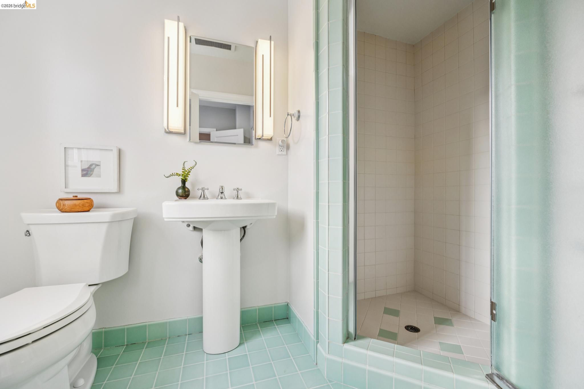 Detail Gallery Image 35 of 59 For 15 Olive Ave, Piedmont,  CA 94611 - – Beds | – Baths