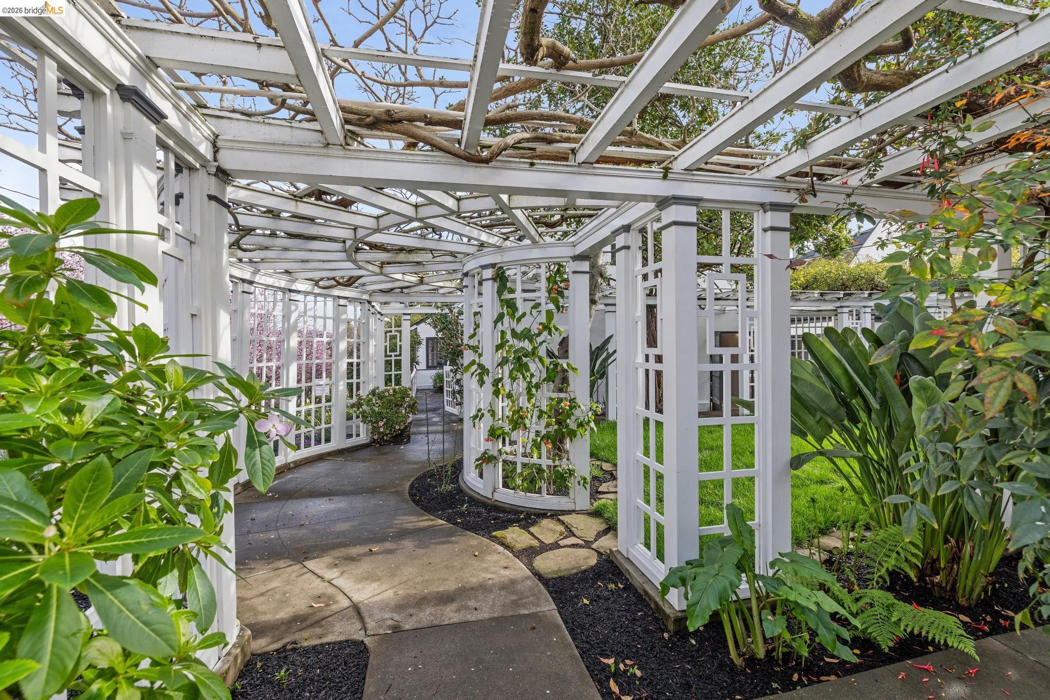 Detail Gallery Image 54 of 59 For 15 Olive Ave, Piedmont,  CA 94611 - – Beds | – Baths