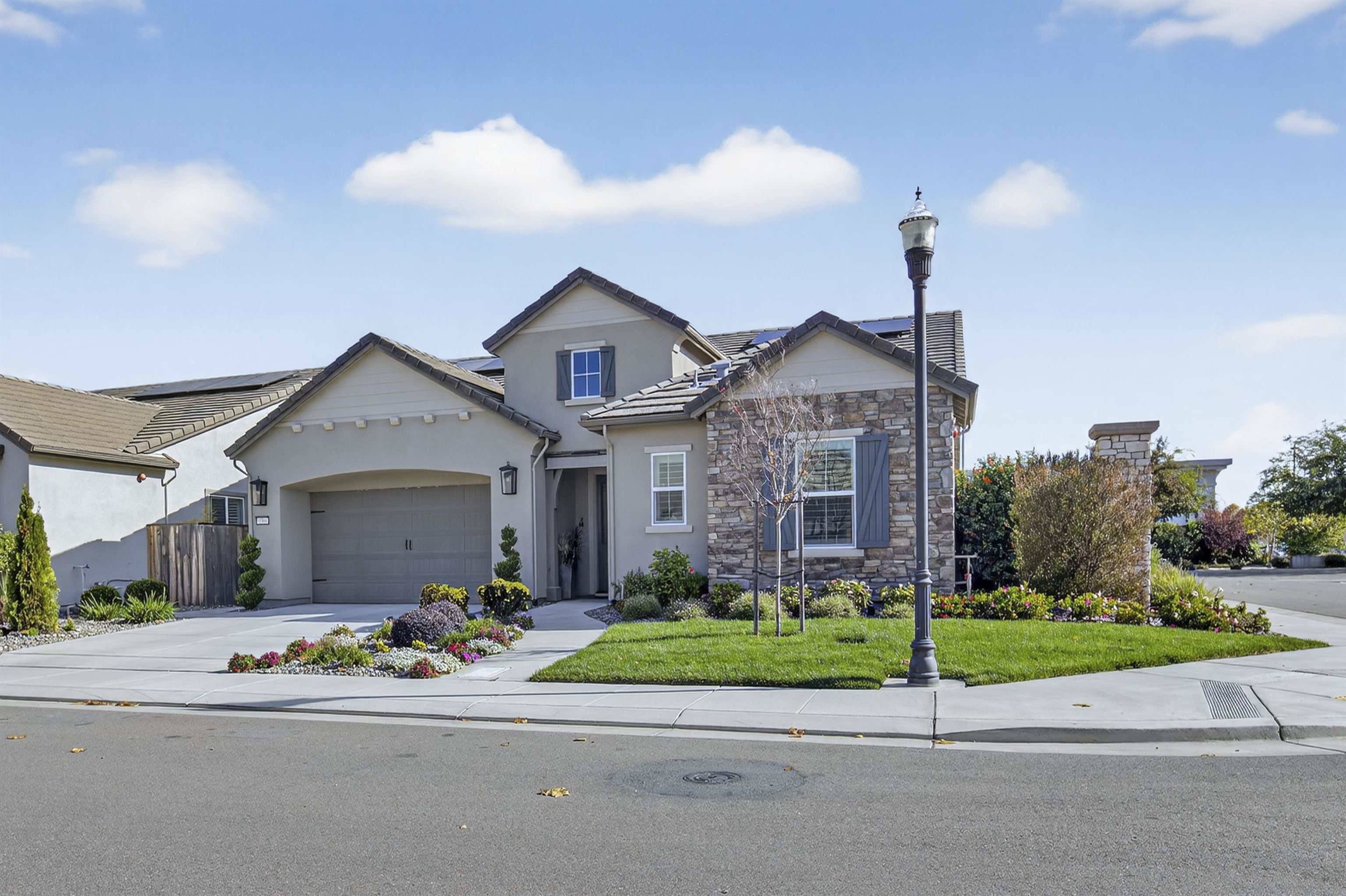 Detail Gallery Image 1 of 47 For 1560 Empire, Lodi,  CA 95242 - 3 Beds | 3 Baths