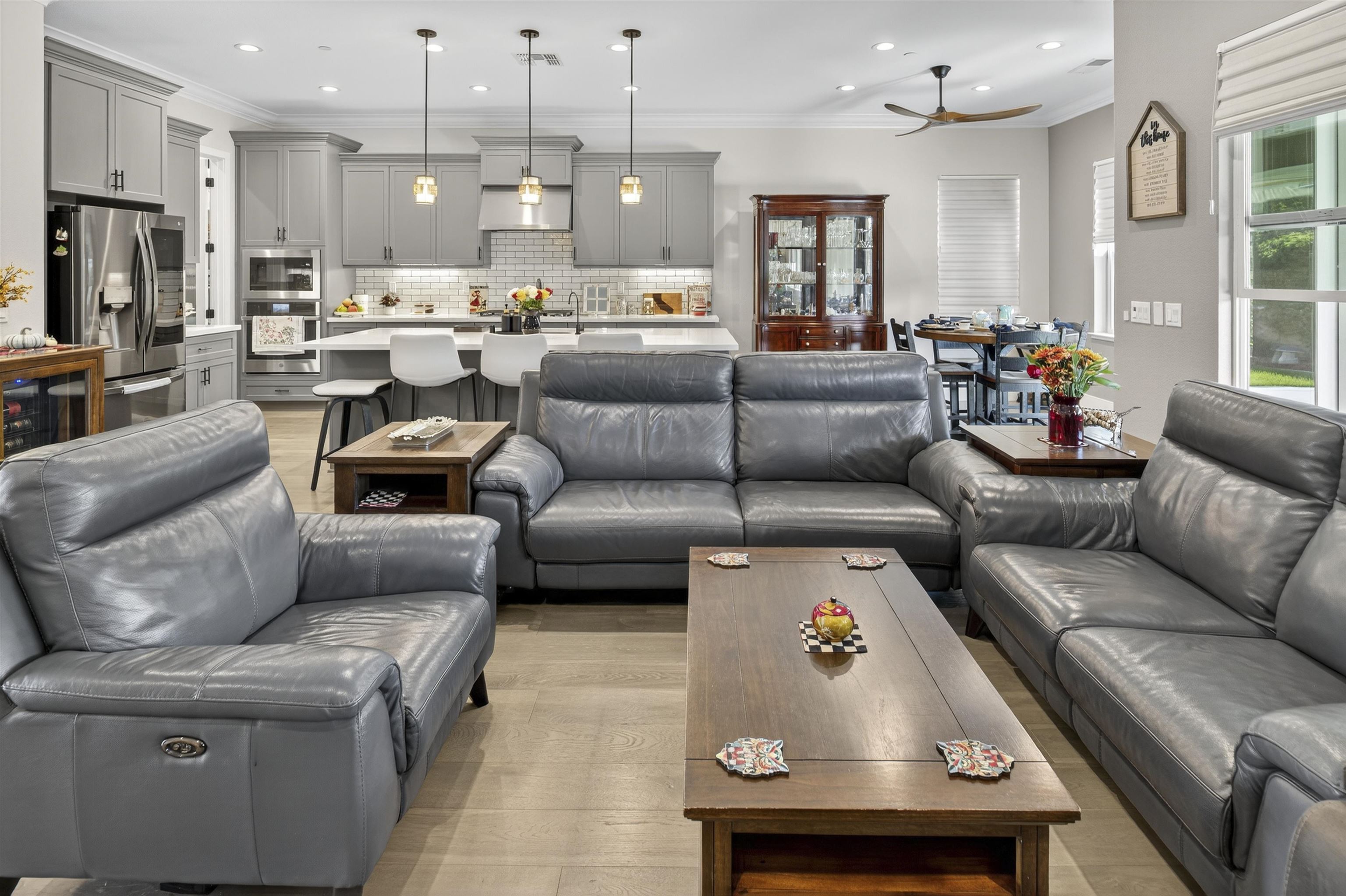 Detail Gallery Image 7 of 47 For 1560 Empire, Lodi,  CA 95242 - 3 Beds | 3 Baths