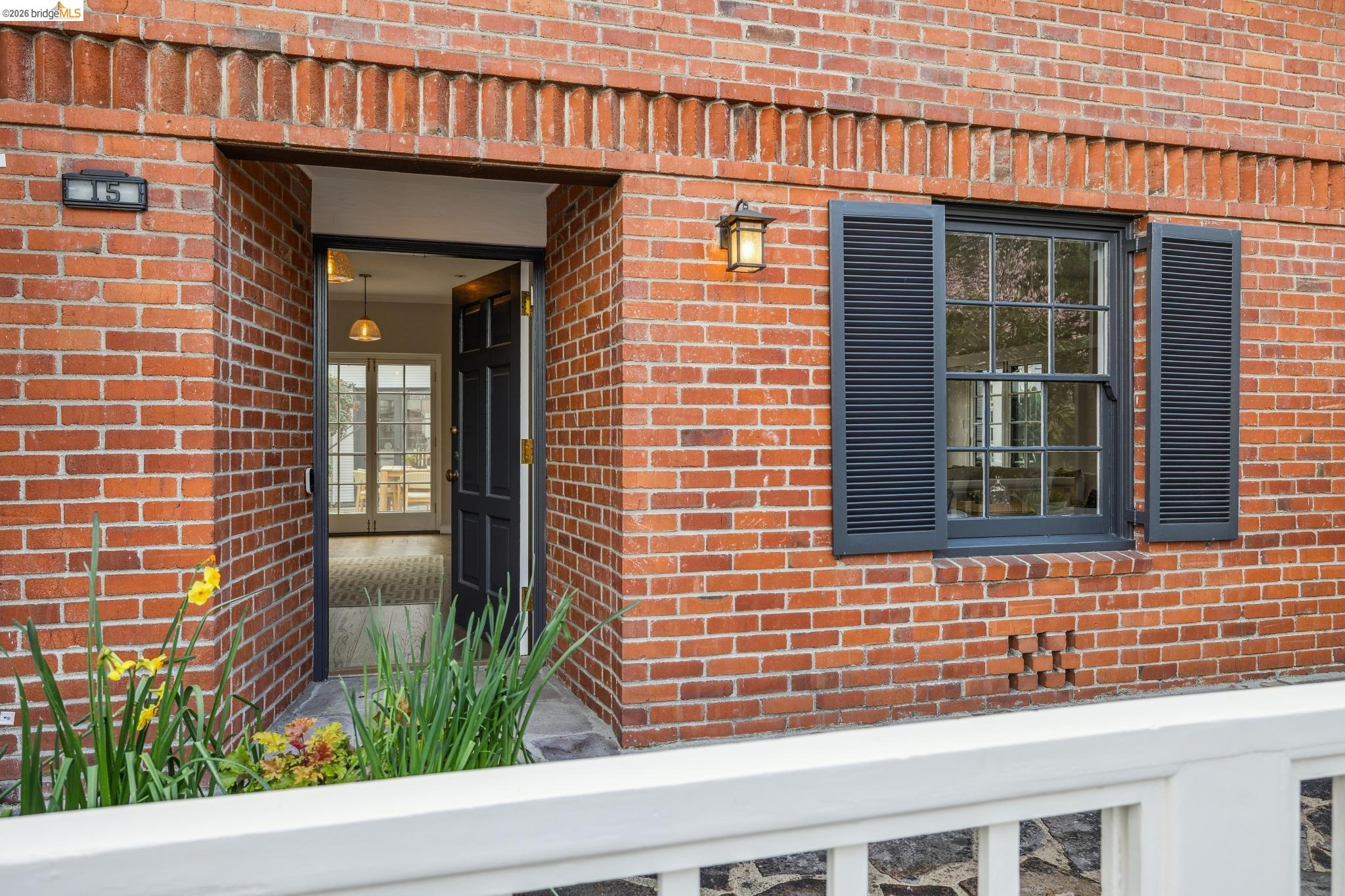 Detail Gallery Image 3 of 60 For 15 Olive Ave, Piedmont,  CA 94611 - 5 Beds | 4/1 Baths