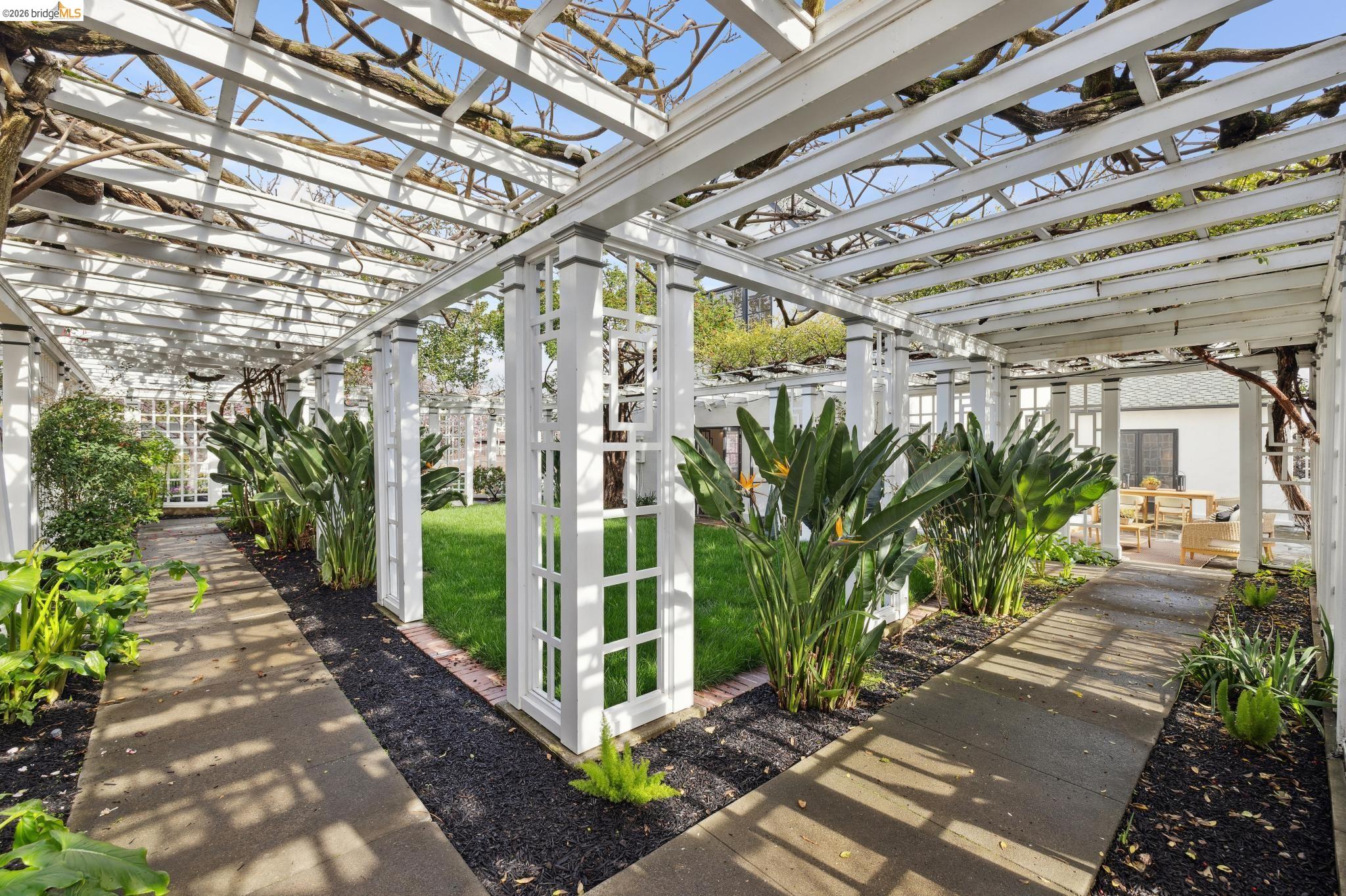 Detail Gallery Image 58 of 60 For 15 Olive Ave, Piedmont,  CA 94611 - 5 Beds | 4/1 Baths