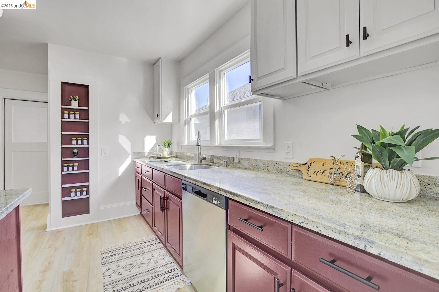 Detail Gallery Image 25 of 41 For 5718 Adeline St, Oakland,  CA 94608 - 2 Beds | 2 Baths