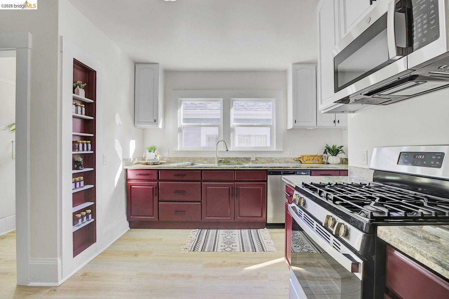 Detail Gallery Image 27 of 41 For 5718 Adeline St, Oakland,  CA 94608 - 2 Beds | 2 Baths