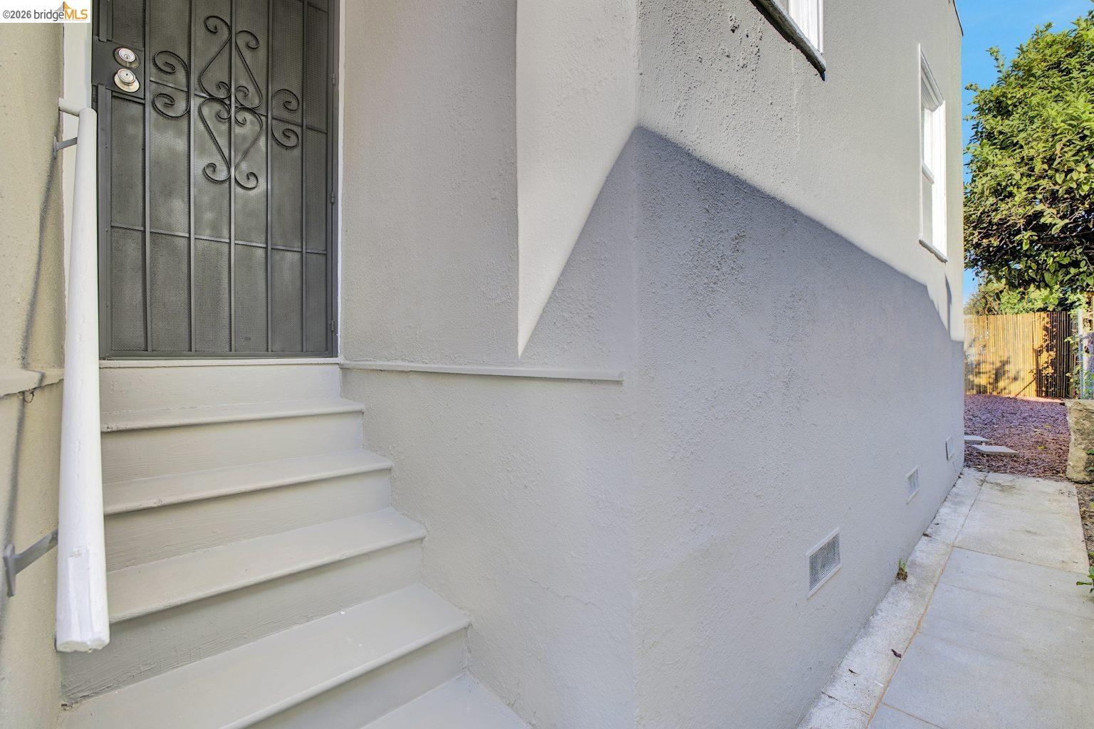 Detail Gallery Image 37 of 41 For 5718 Adeline St, Oakland,  CA 94608 - 2 Beds | 2 Baths