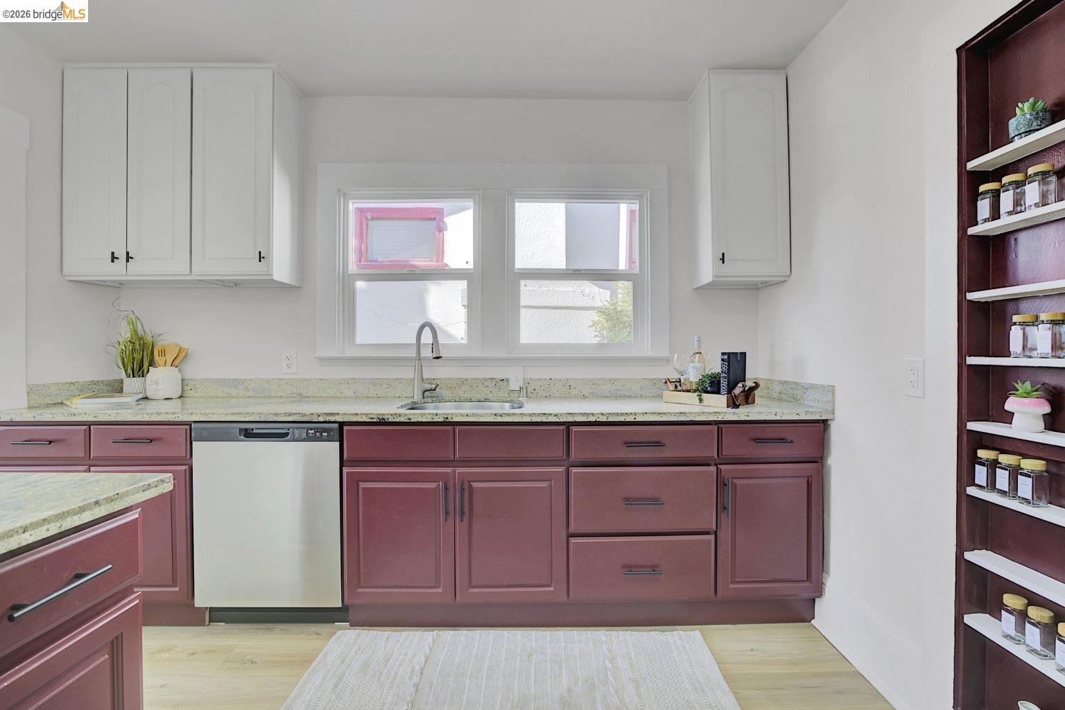 Detail Gallery Image 9 of 41 For 5718 Adeline St, Oakland,  CA 94608 - 2 Beds | 2 Baths