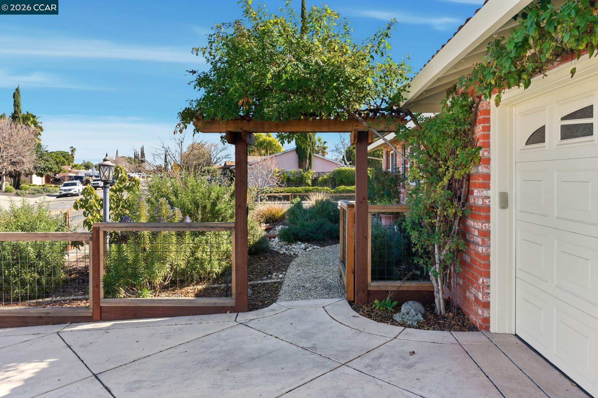 Detail Gallery Image 3 of 60 For 1194 Ventura Dr, Pittsburg,  CA 94565 - 3 Beds | 2 Baths