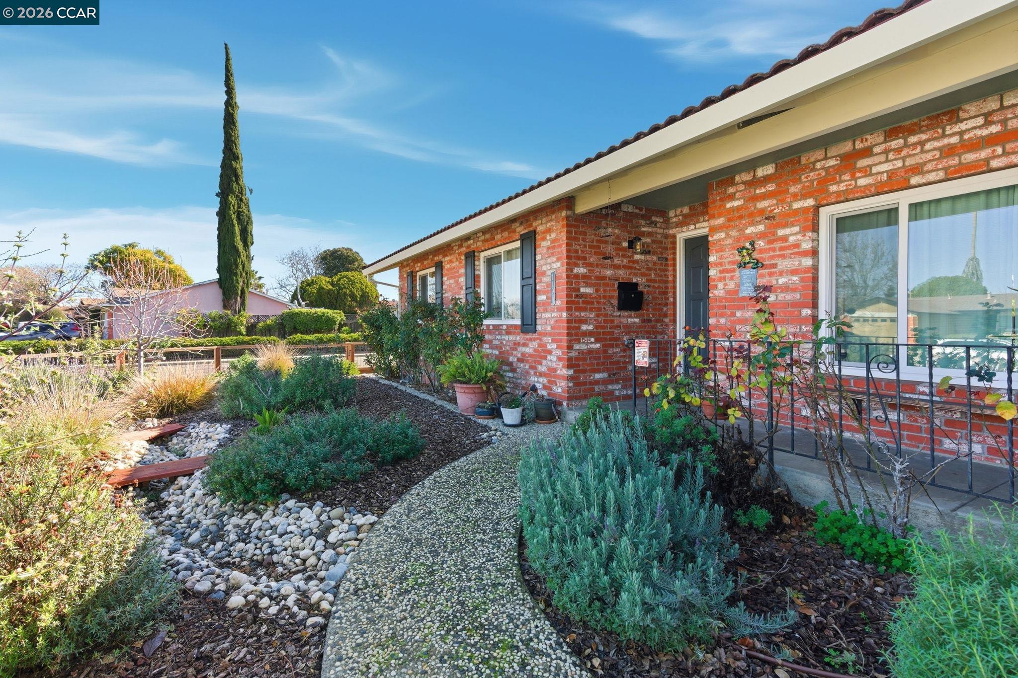 Detail Gallery Image 4 of 60 For 1194 Ventura Dr, Pittsburg,  CA 94565 - 3 Beds | 2 Baths