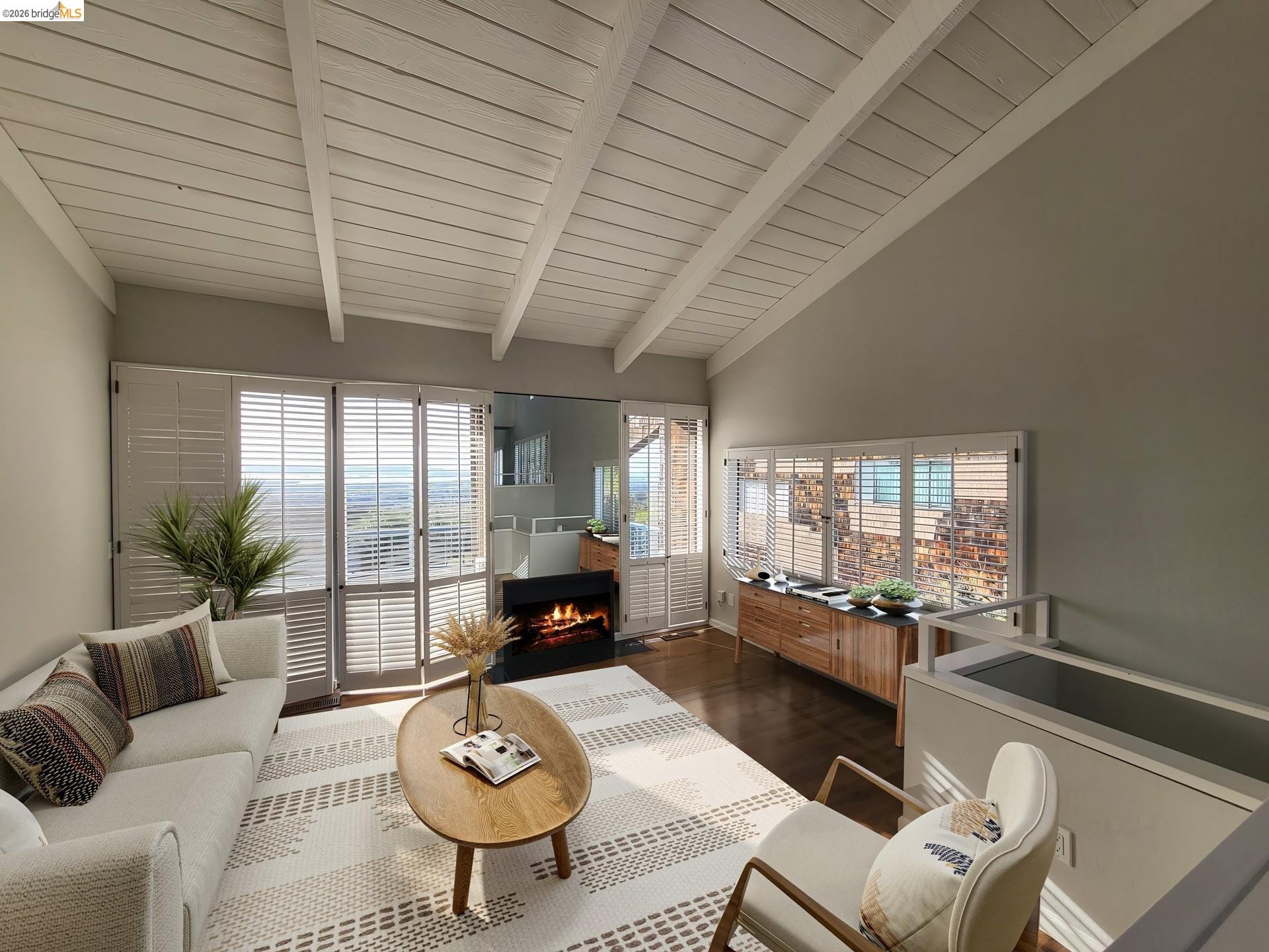 Detail Gallery Image 4 of 33 For 10 Sereno Cir, Oakland,  CA 94619 - 2 Beds | 2 Baths