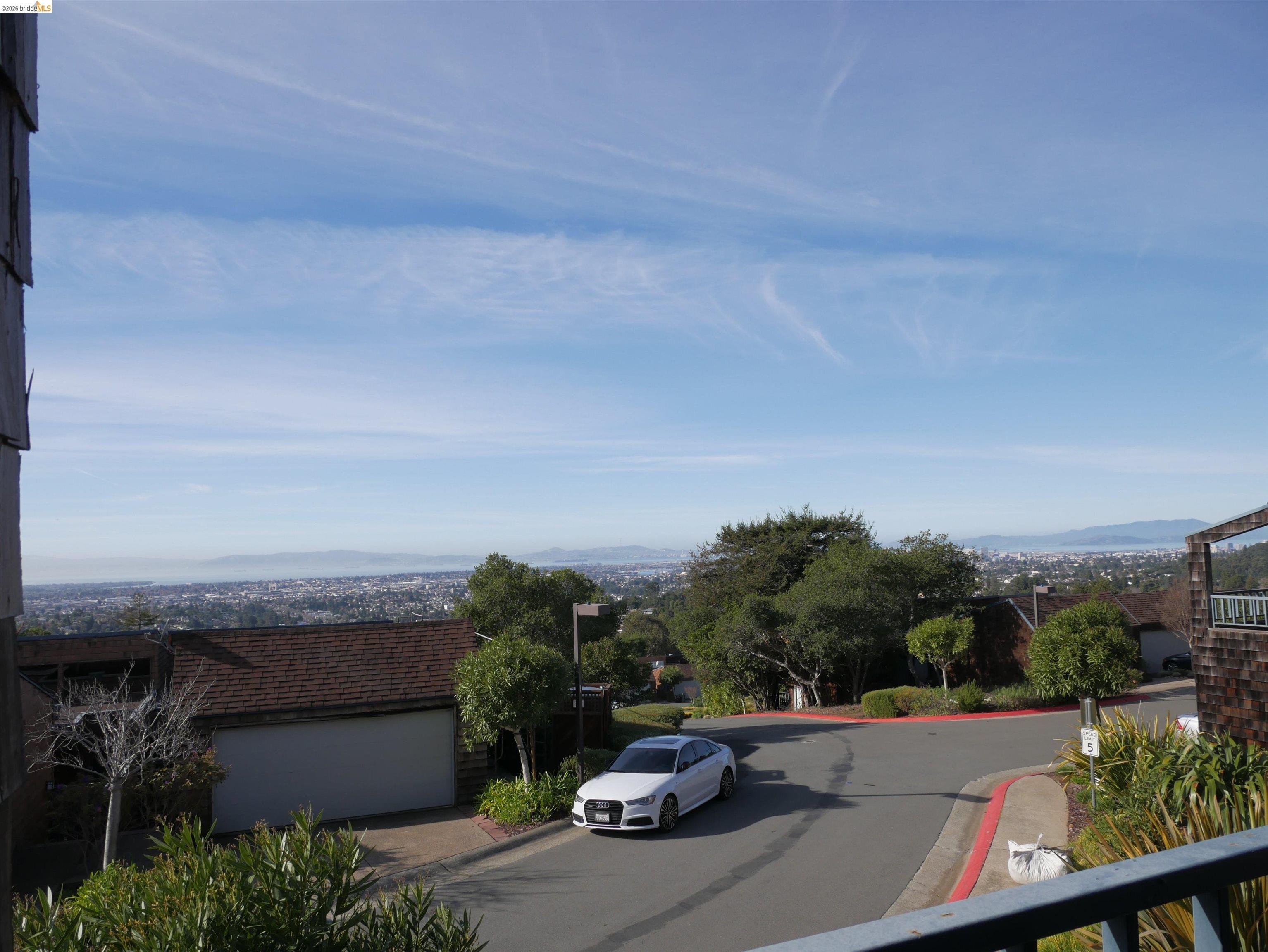 Detail Gallery Image 32 of 33 For 10 Sereno Cir, Oakland,  CA 94619 - 2 Beds | 2 Baths