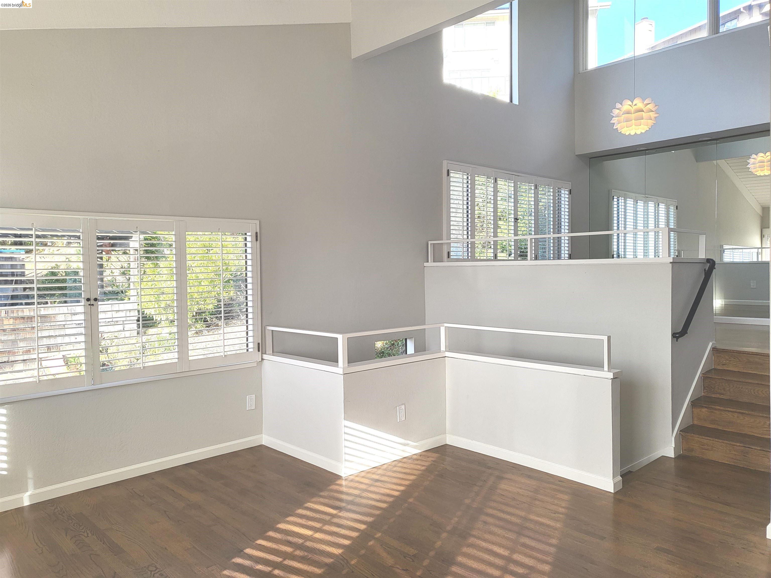 Detail Gallery Image 7 of 33 For 10 Sereno Cir, Oakland,  CA 94619 - 2 Beds | 2 Baths