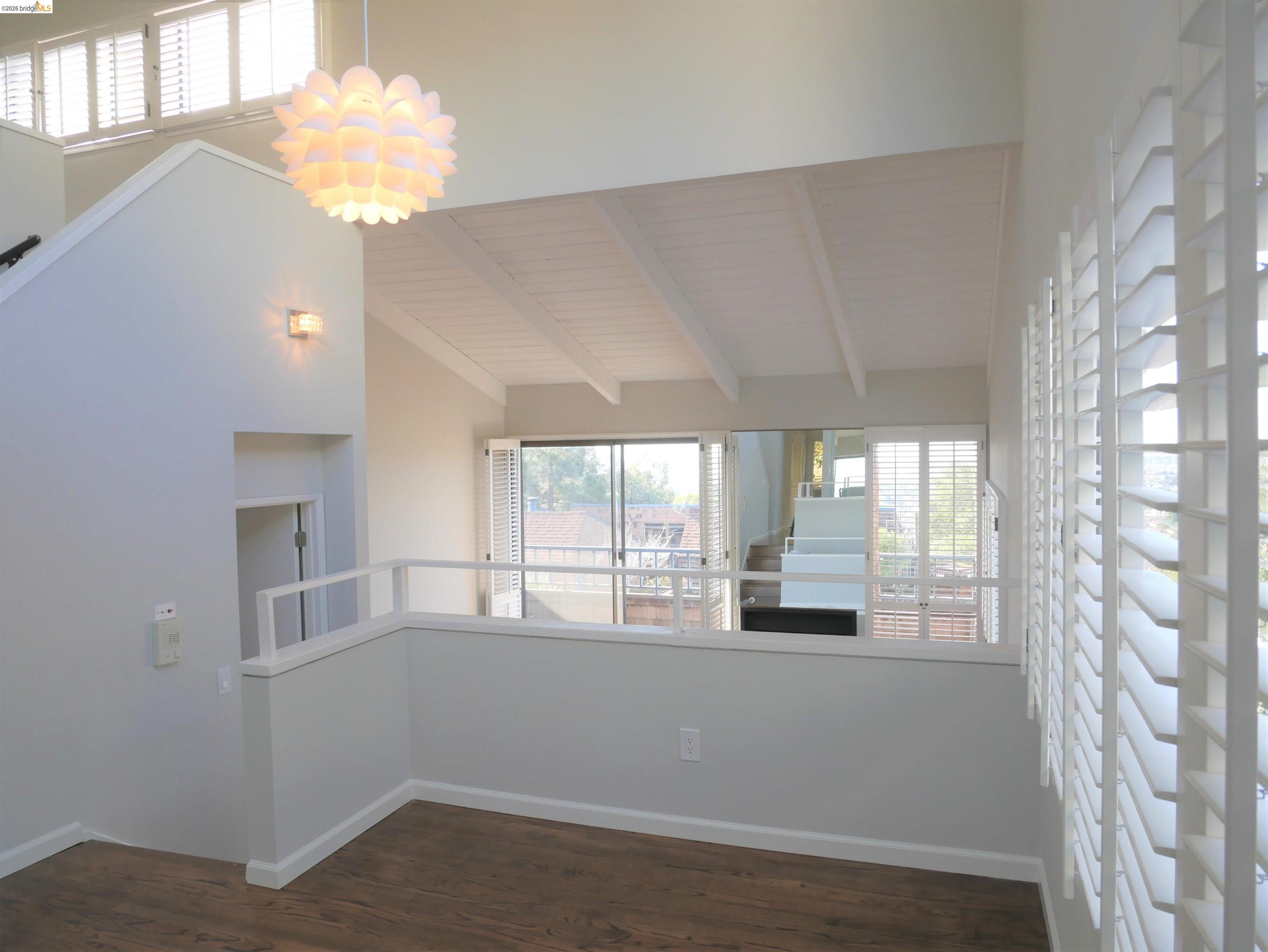 Detail Gallery Image 9 of 33 For 10 Sereno Cir, Oakland,  CA 94619 - 2 Beds | 2 Baths