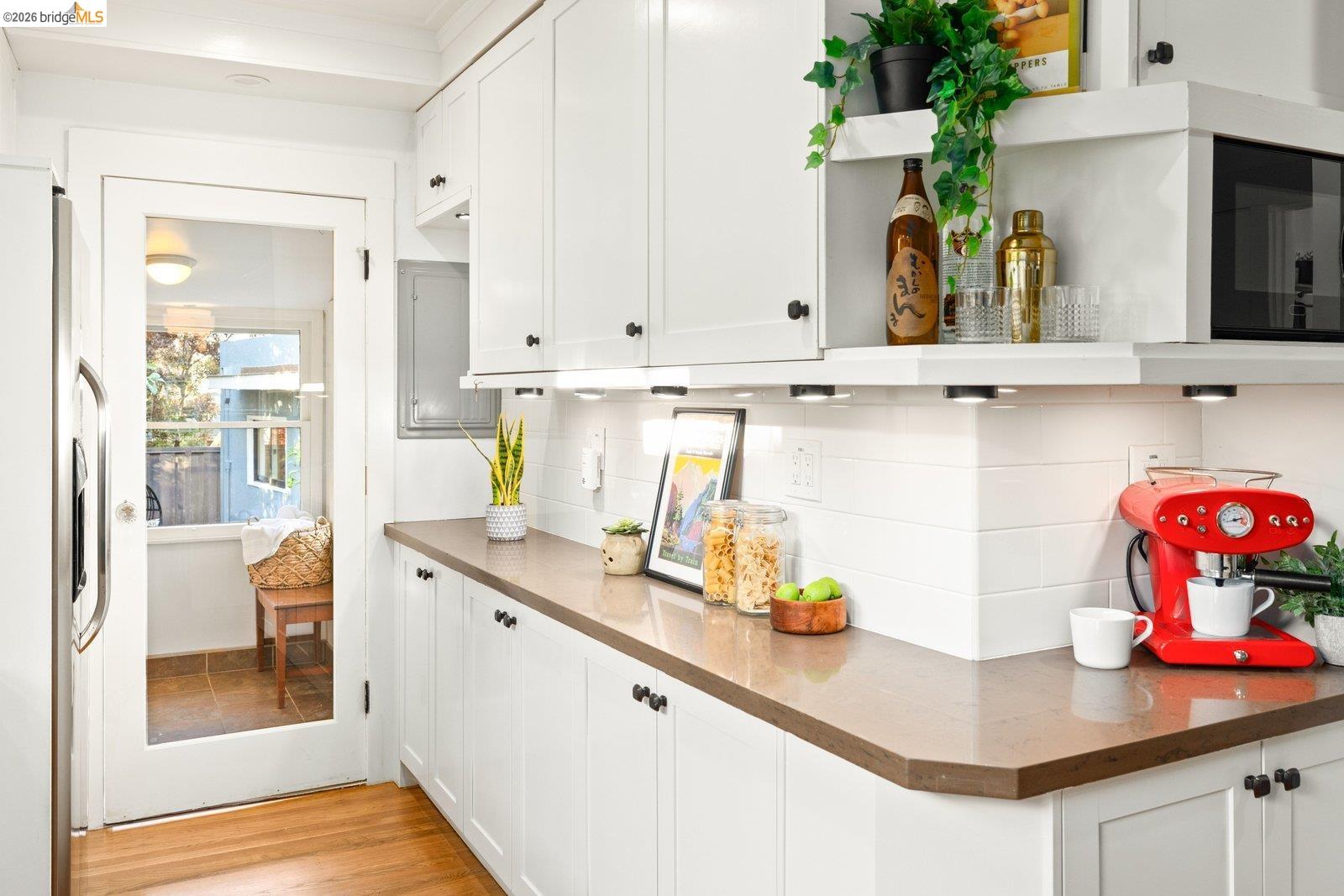 Detail Gallery Image 18 of 42 For 328 Glendale Avenue, Oakland,  CA 94618 - 3 Beds | 3 Baths