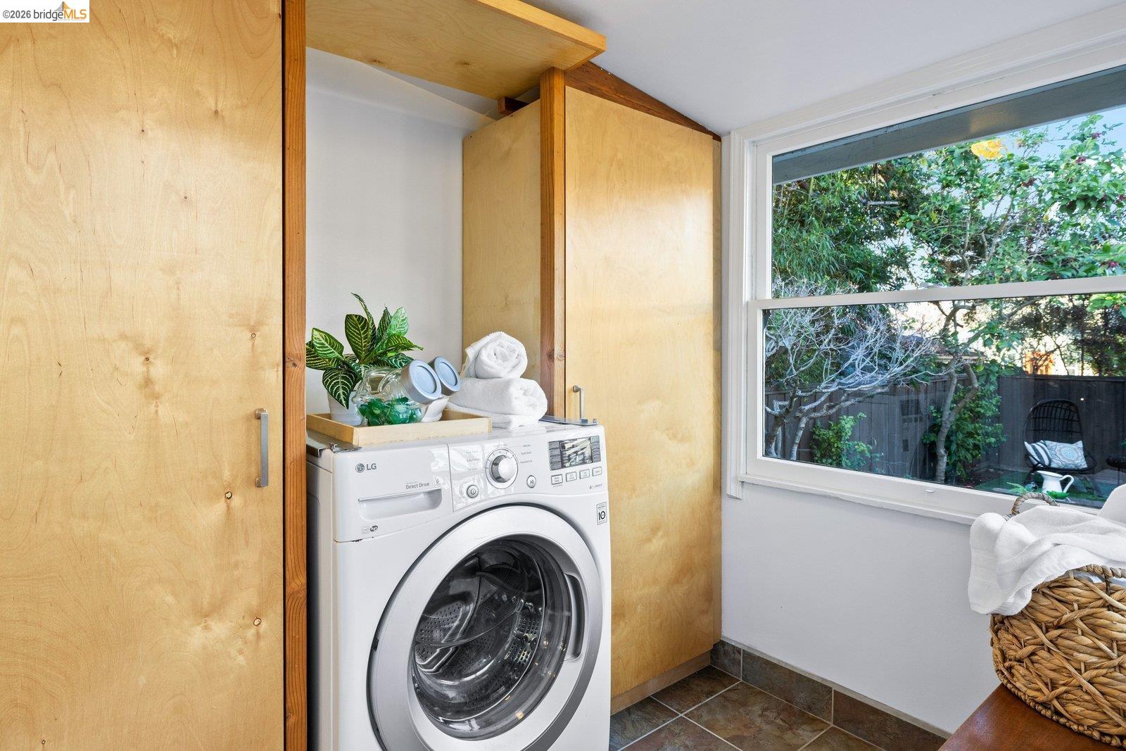 Detail Gallery Image 19 of 42 For 328 Glendale Avenue, Oakland,  CA 94618 - 3 Beds | 3 Baths