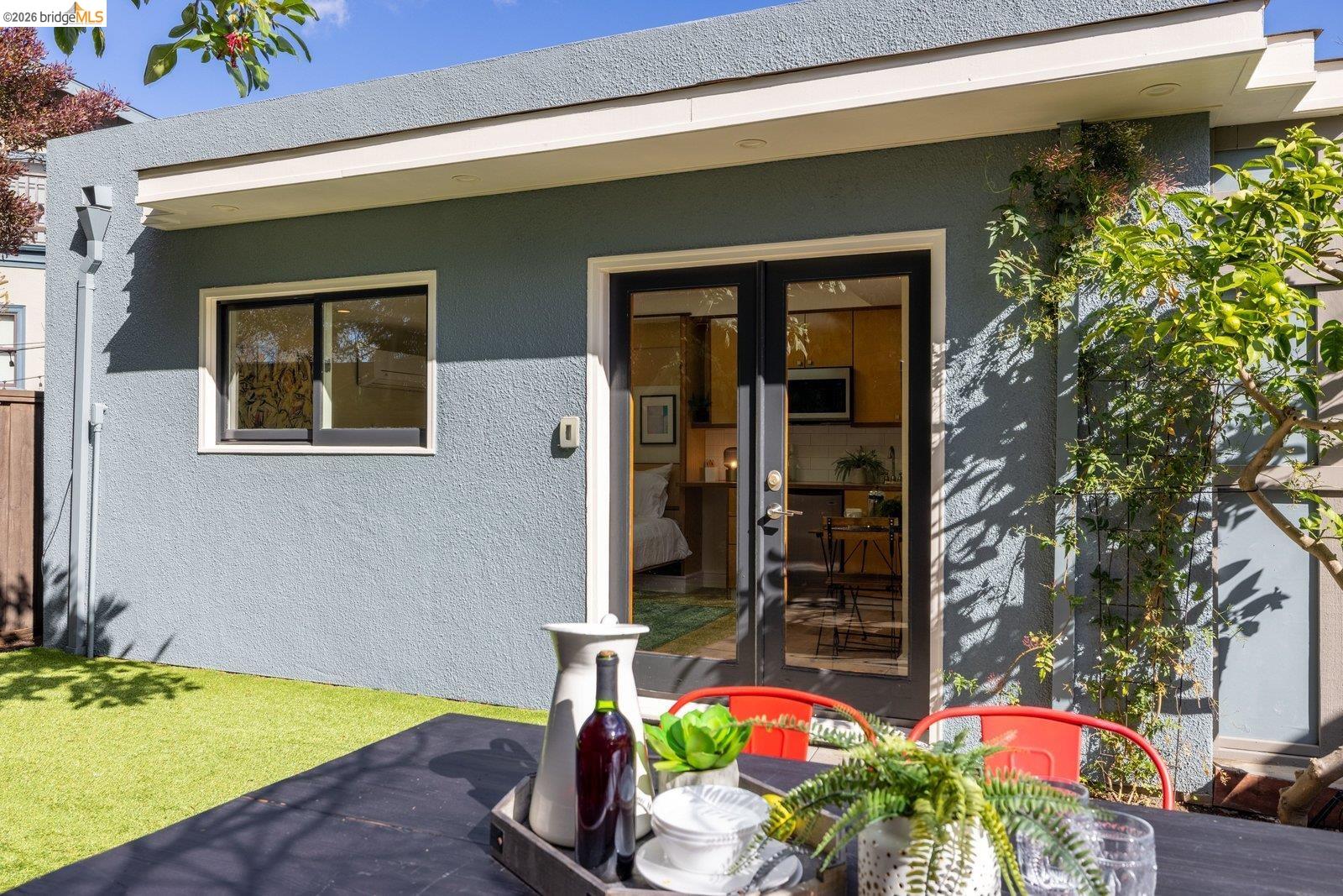 Detail Gallery Image 30 of 42 For 328 Glendale Avenue, Oakland,  CA 94618 - 3 Beds | 3 Baths