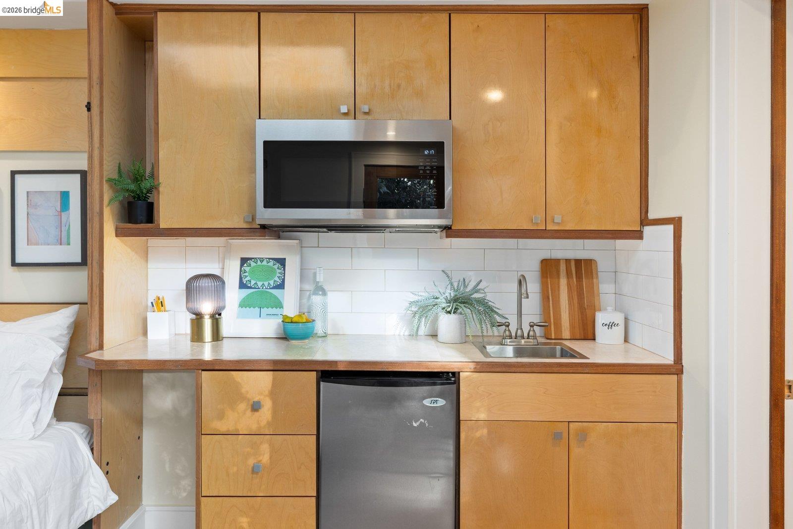 Detail Gallery Image 33 of 42 For 328 Glendale Avenue, Oakland,  CA 94618 - 3 Beds | 3 Baths