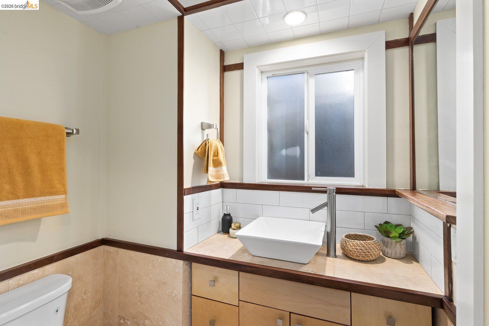 Detail Gallery Image 34 of 42 For 328 Glendale Avenue, Oakland,  CA 94618 - 3 Beds | 3 Baths