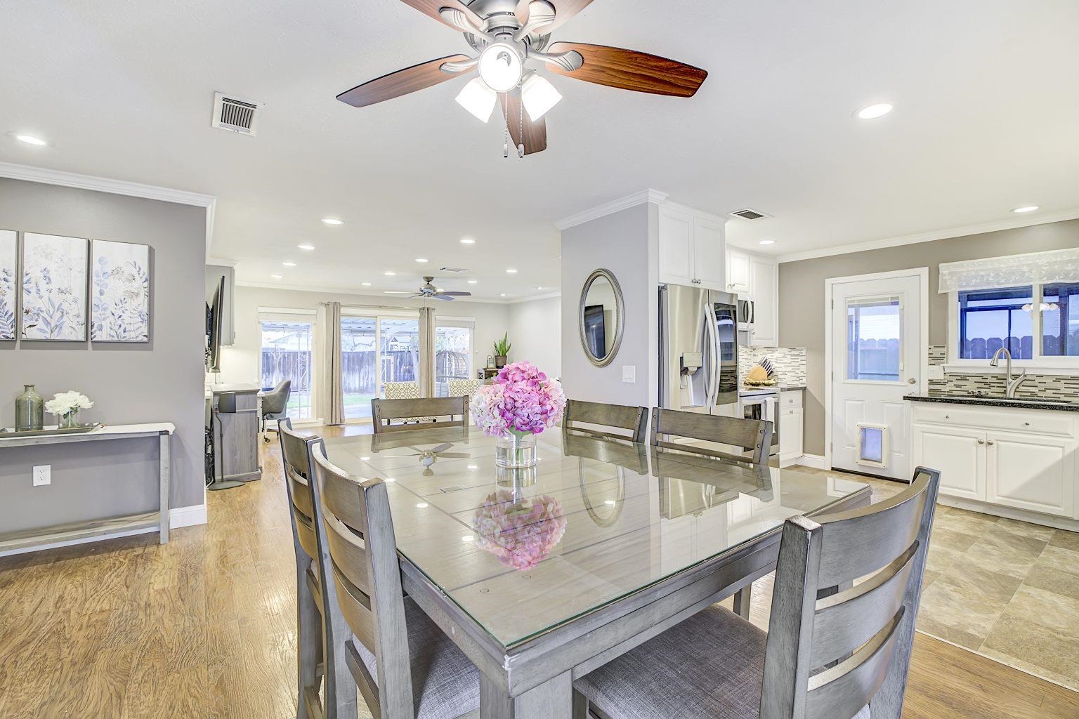 Detail Gallery Image 4 of 49 For 1264 Tulip Way, Livermore,  CA 94551 - 2 Beds | 2 Baths