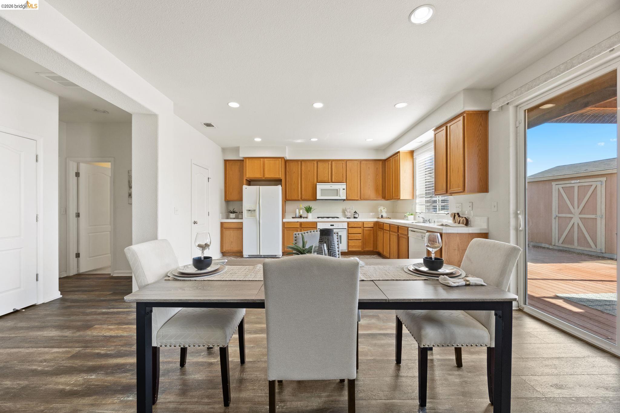 Detail Gallery Image 9 of 33 For 2242 Middlebury Way, Stockton,  CA 95212 - 4 Beds | 2/1 Baths