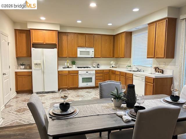 Detail Gallery Image 10 of 33 For 2242 Middlebury Way, Stockton,  CA 95212 - 4 Beds | 2/1 Baths