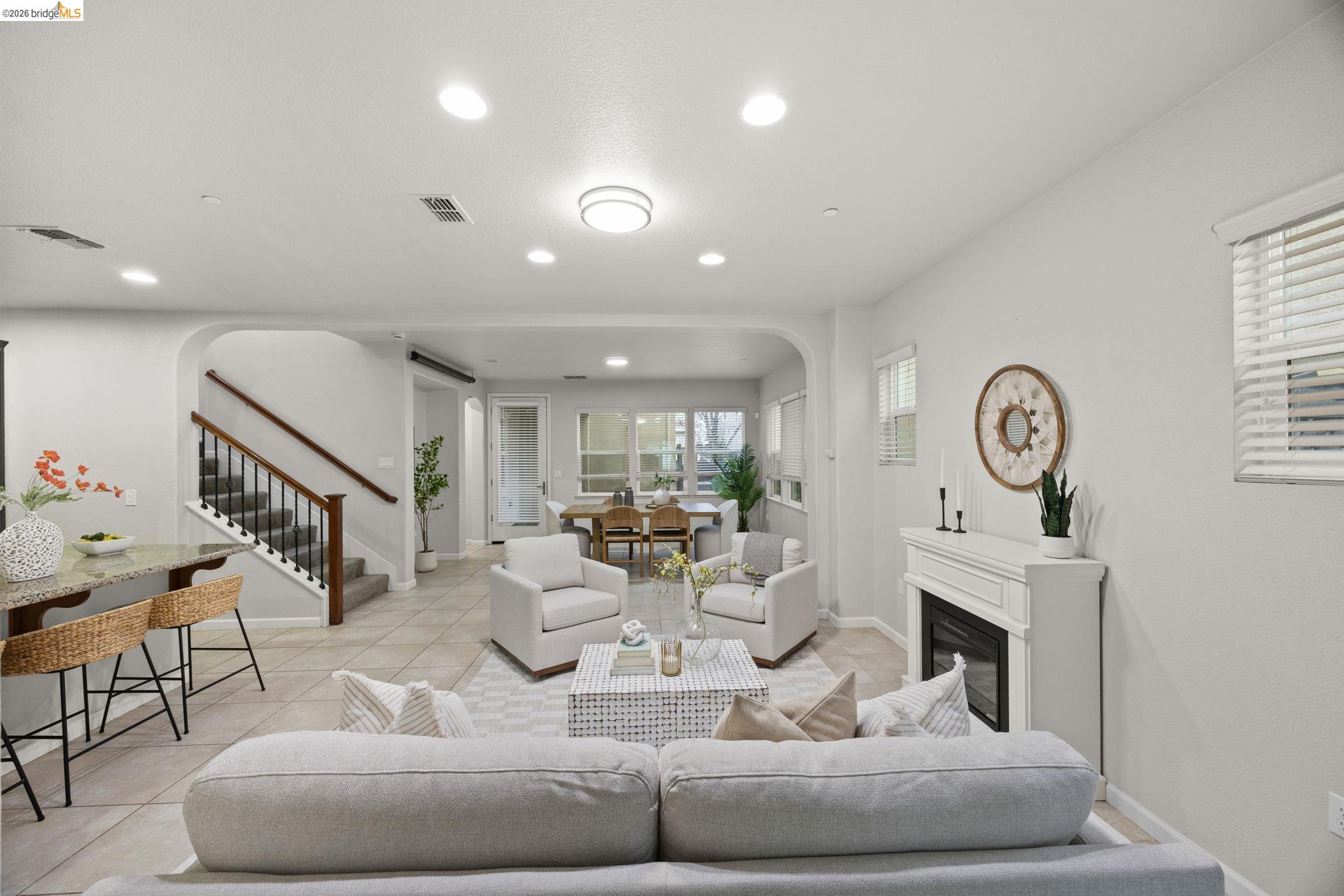 Detail Gallery Image 4 of 28 For 708 N Marquis Way, Mountain House,  CA 95391 - 3 Beds | 2/1 Baths