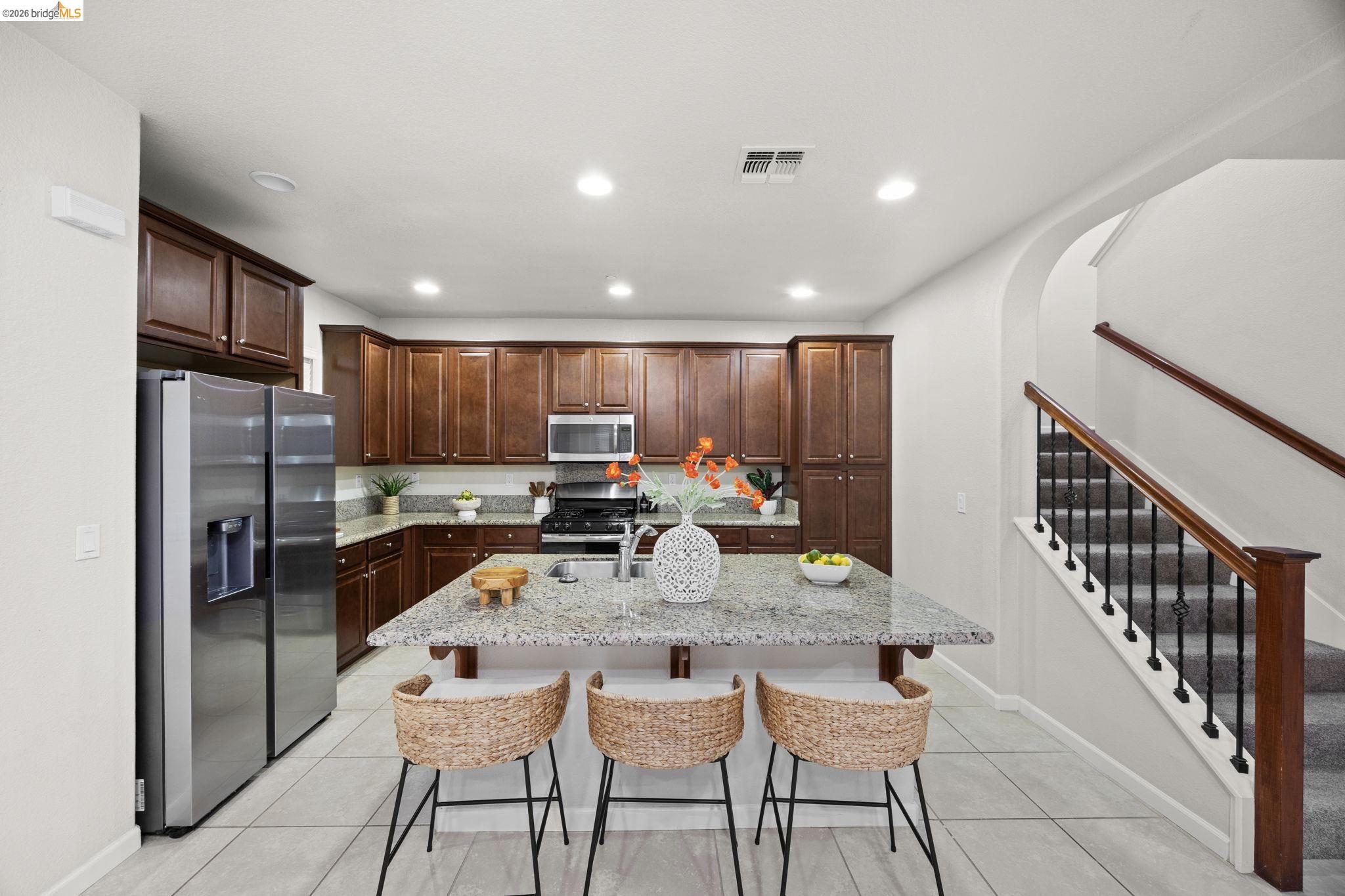 Detail Gallery Image 8 of 28 For 708 N Marquis Way, Mountain House,  CA 95391 - 3 Beds | 2/1 Baths