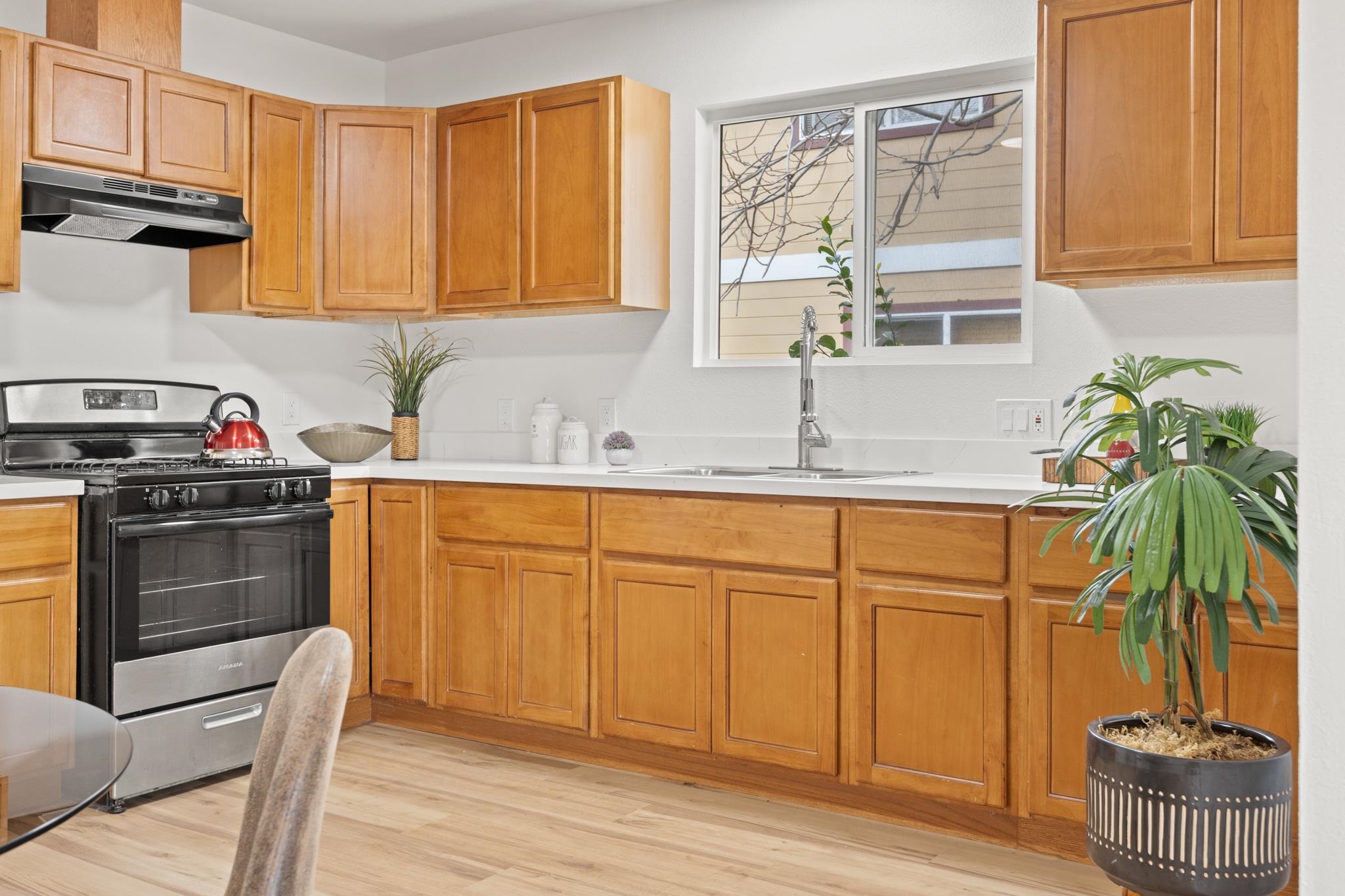 Detail Gallery Image 12 of 34 For 10306 Pippin St, Oakland,  CA 94603 - 3 Beds | 1/1 Baths