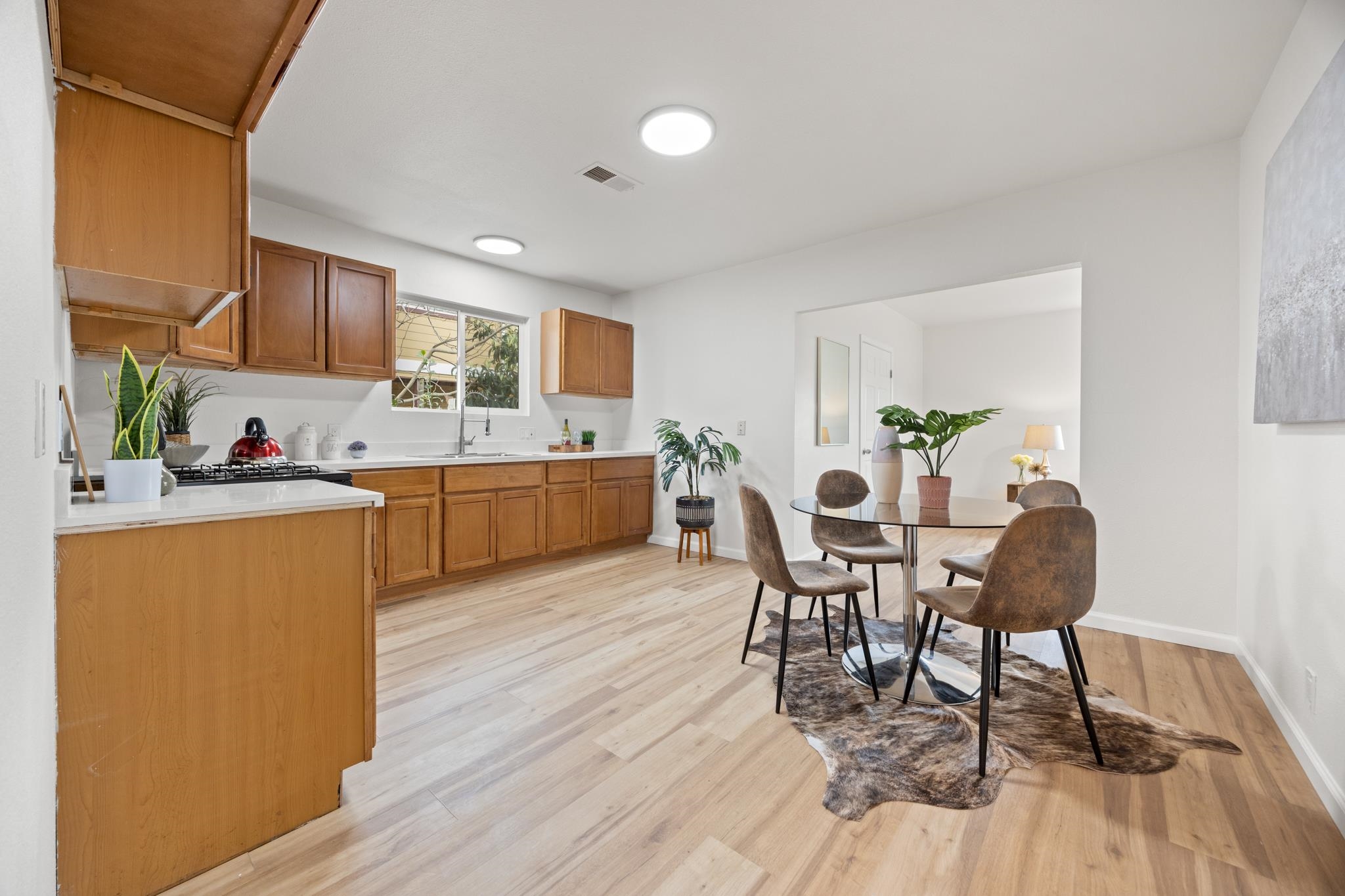 Detail Gallery Image 13 of 34 For 10306 Pippin St, Oakland,  CA 94603 - 3 Beds | 1/1 Baths