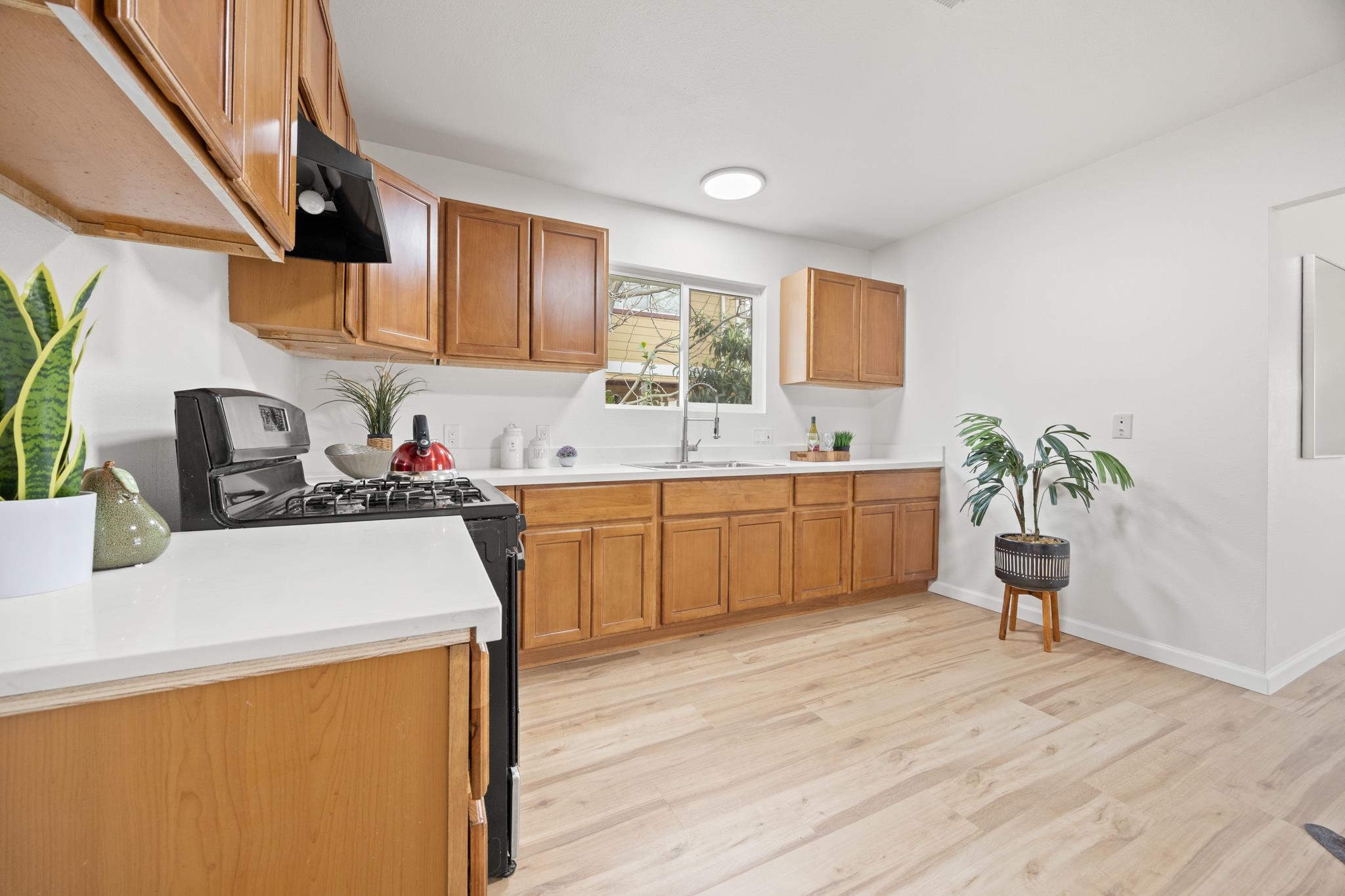 Detail Gallery Image 14 of 34 For 10306 Pippin St, Oakland,  CA 94603 - 3 Beds | 1/1 Baths