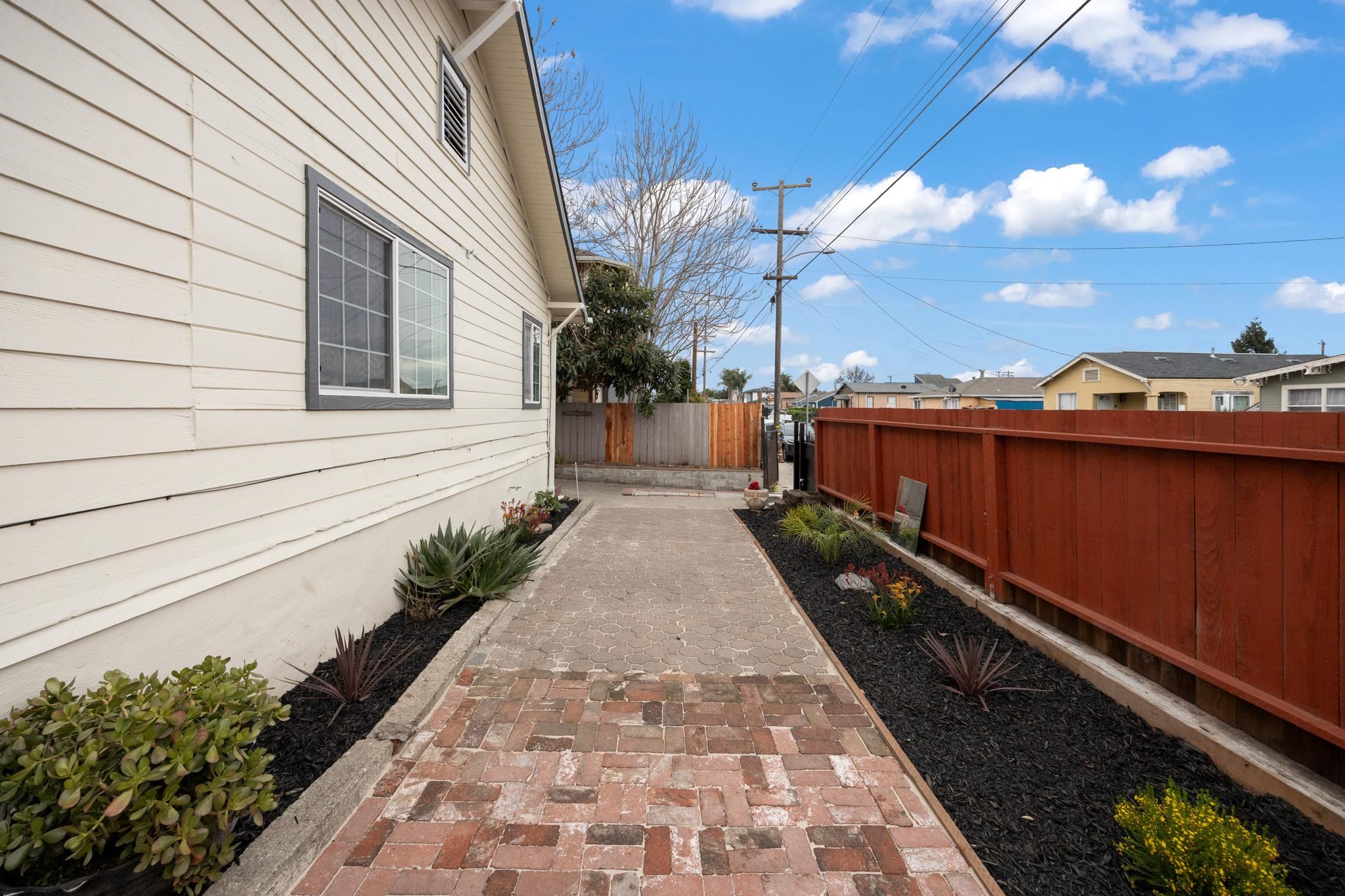 Detail Gallery Image 30 of 34 For 10306 Pippin St, Oakland,  CA 94603 - 3 Beds | 1/1 Baths