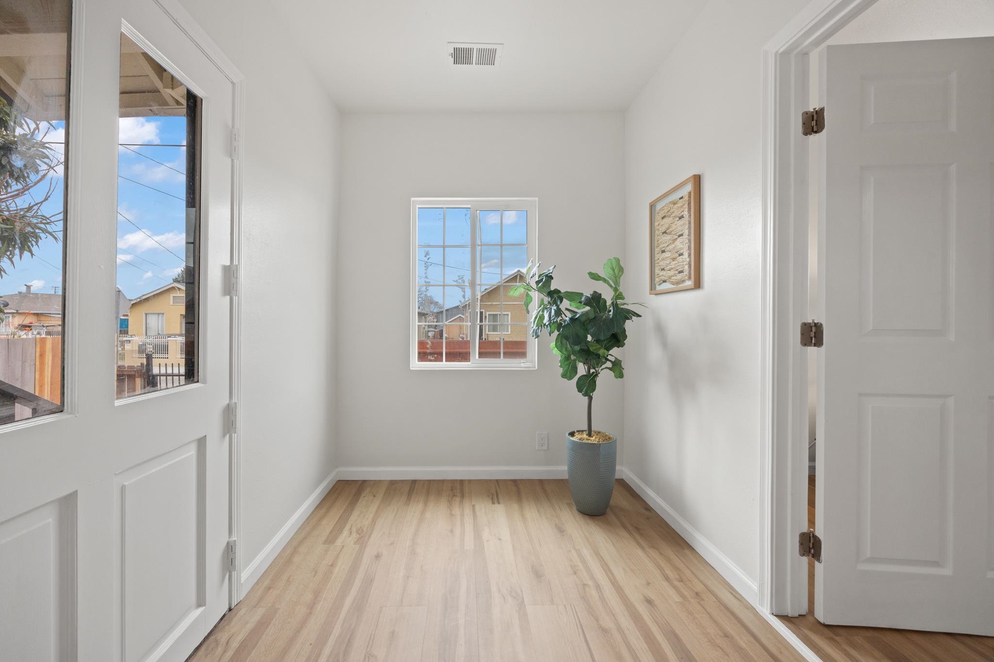 Detail Gallery Image 4 of 34 For 10306 Pippin St, Oakland,  CA 94603 - 3 Beds | 1/1 Baths