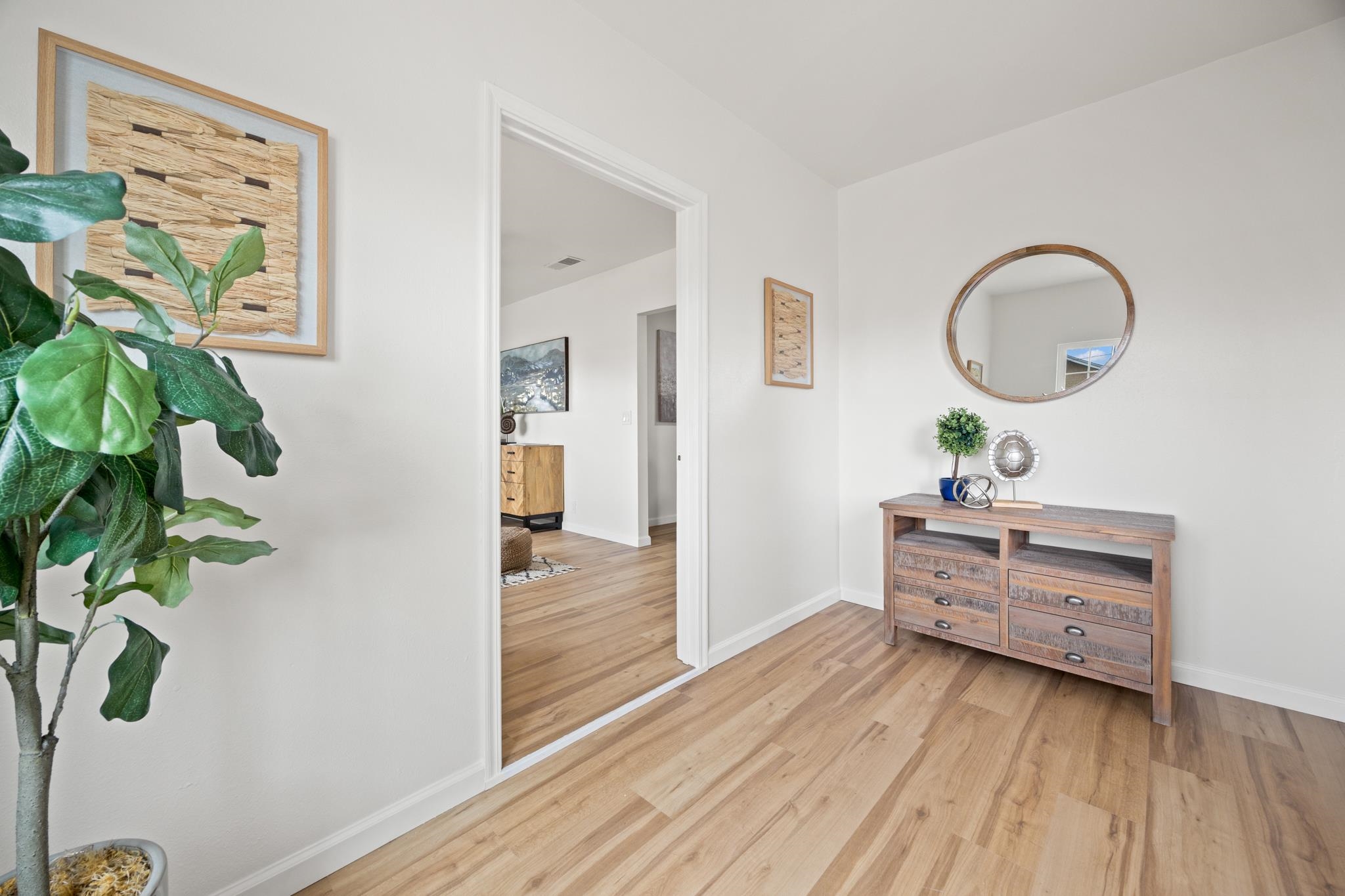 Detail Gallery Image 5 of 34 For 10306 Pippin St, Oakland,  CA 94603 - 3 Beds | 1/1 Baths