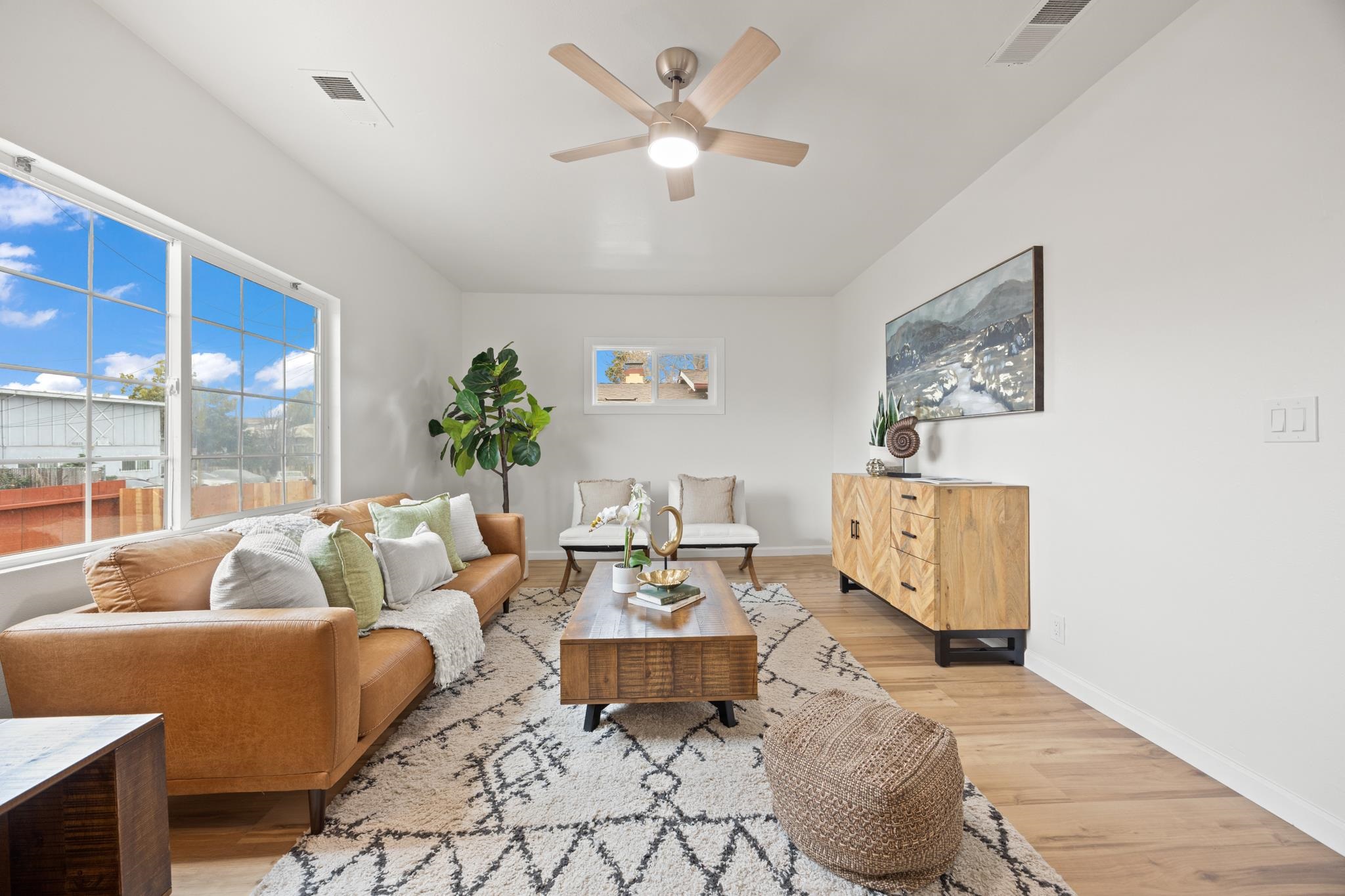 Detail Gallery Image 8 of 34 For 10306 Pippin St, Oakland,  CA 94603 - 3 Beds | 1/1 Baths