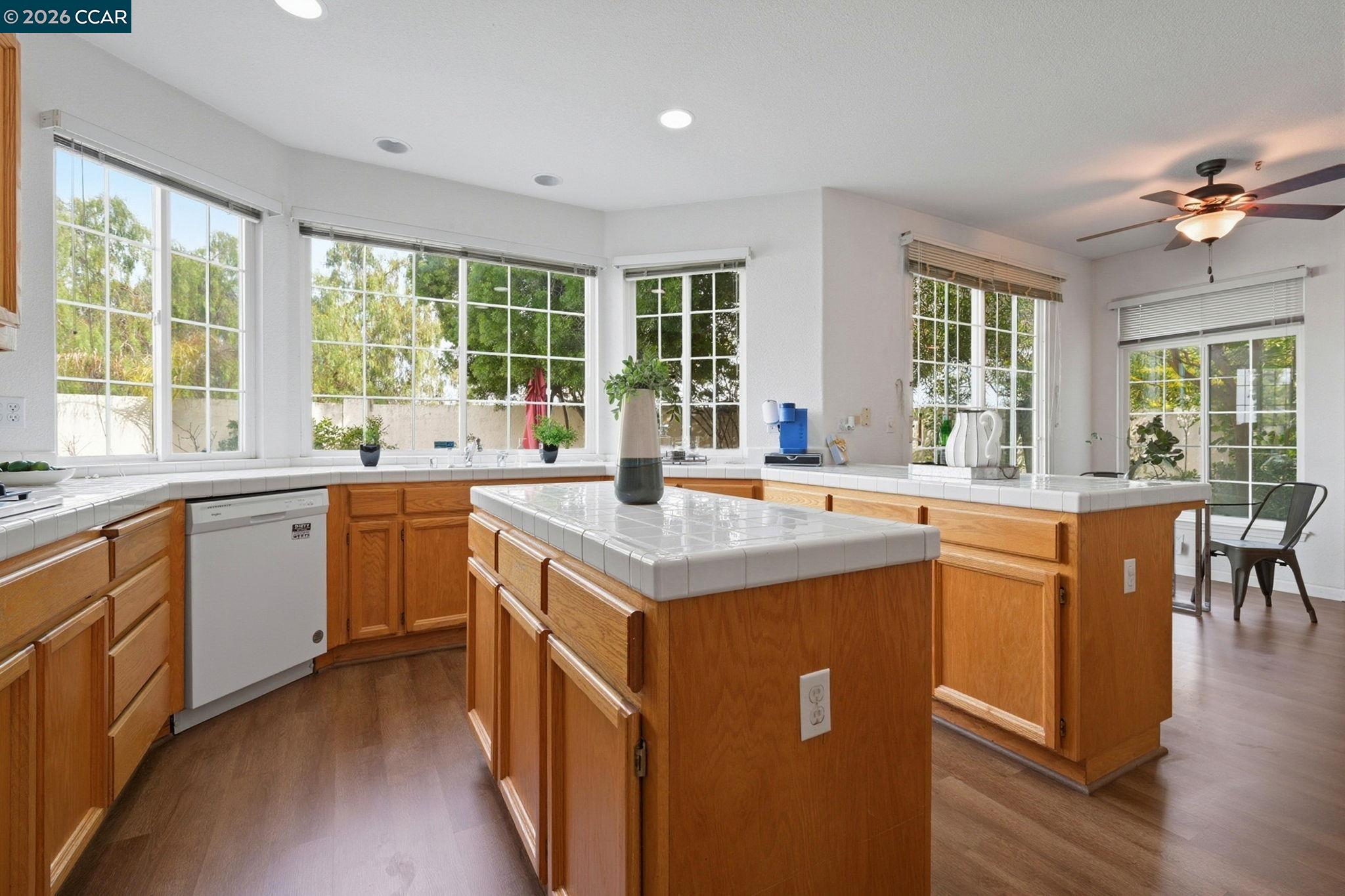 Detail Gallery Image 7 of 12 For 4729 Matterhorn Ct, Antioch,  CA 94531 - 5 Beds | 3 Baths