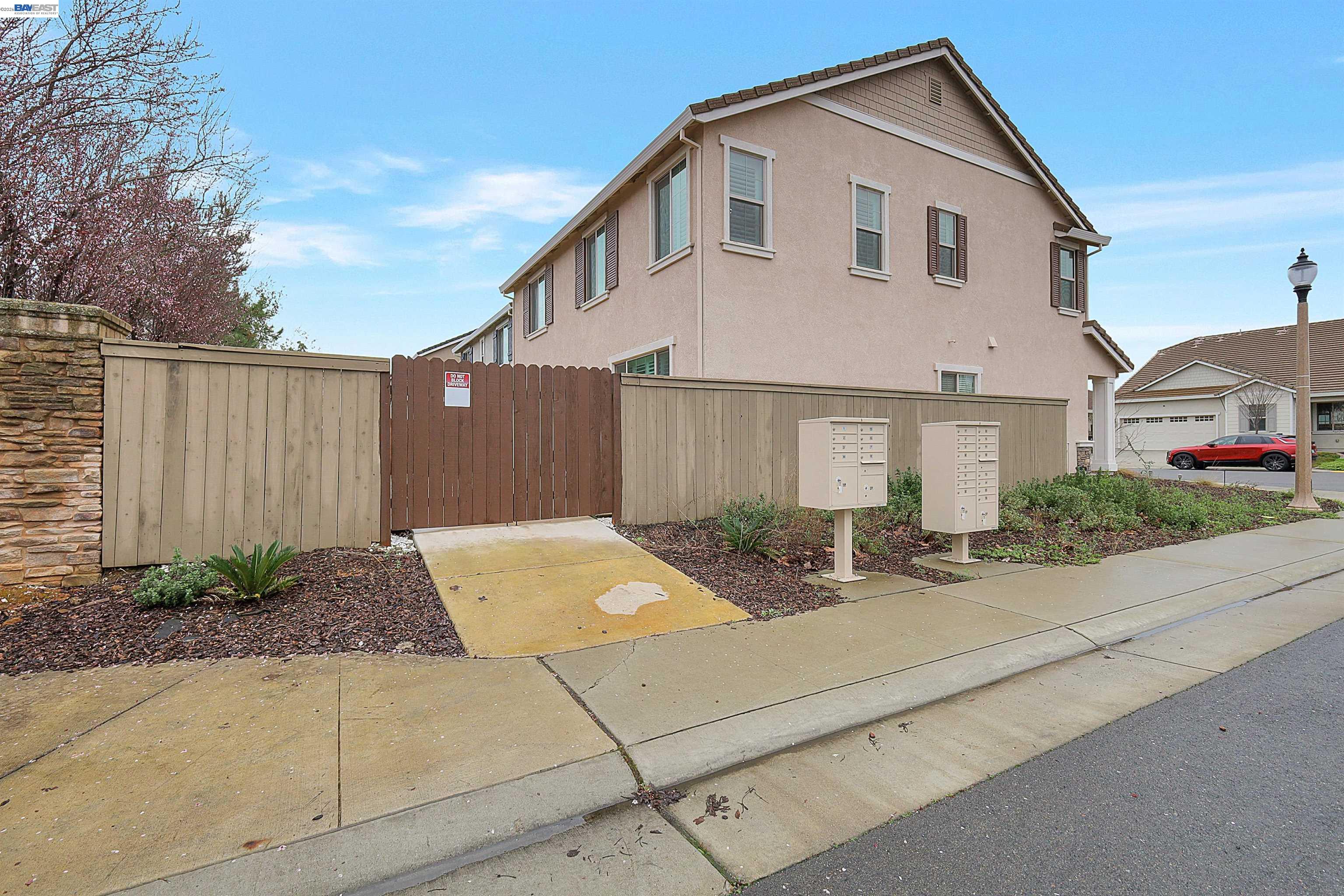 Detail Gallery Image 4 of 56 For 3223 Le Bourget Lane, Lincoln,  CA 95648 - 4 Beds | 3 Baths