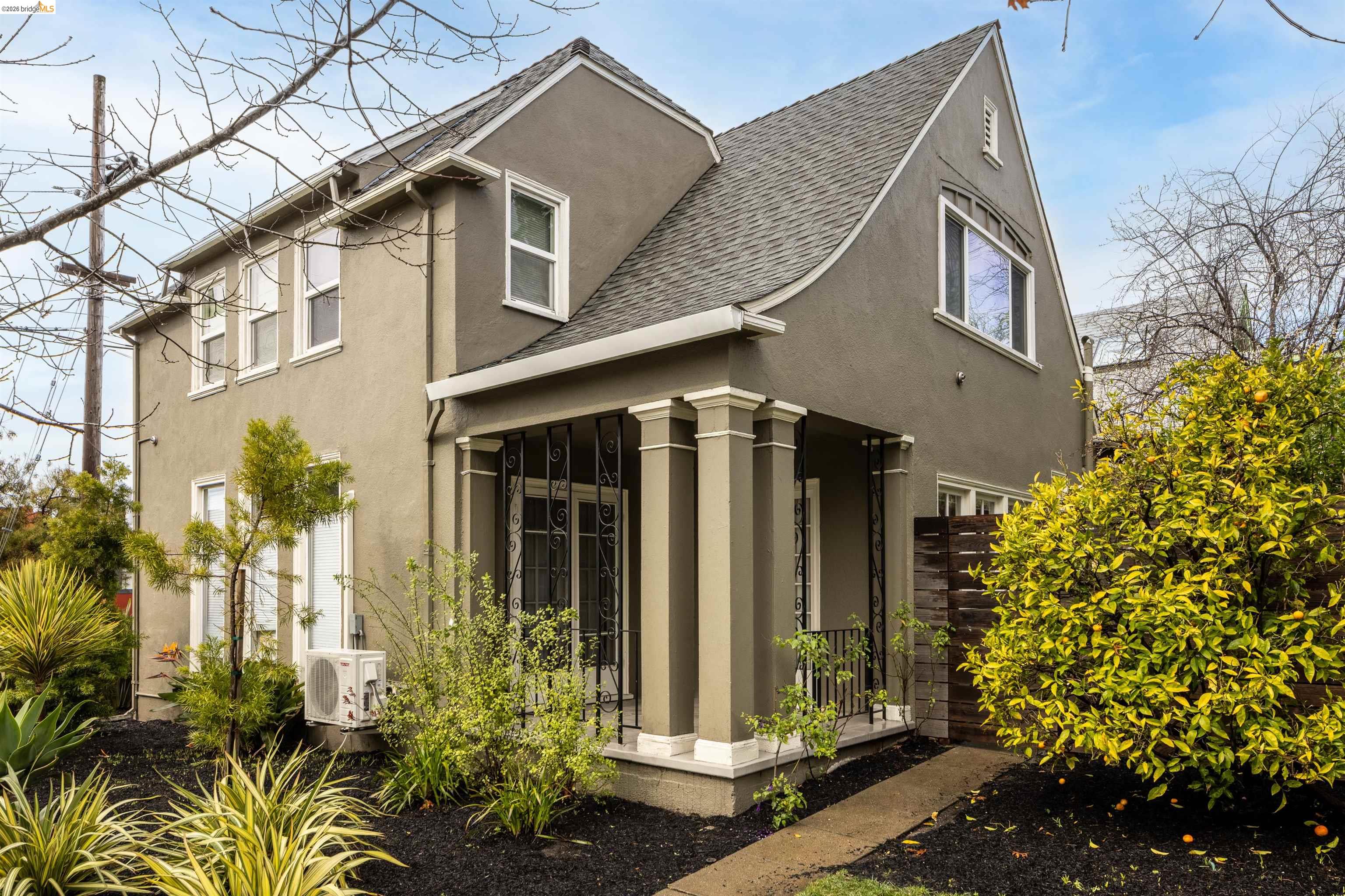 Detail Gallery Image 4 of 12 For 2935 Florence, Berkeley,  CA 94705 - – Beds | – Baths