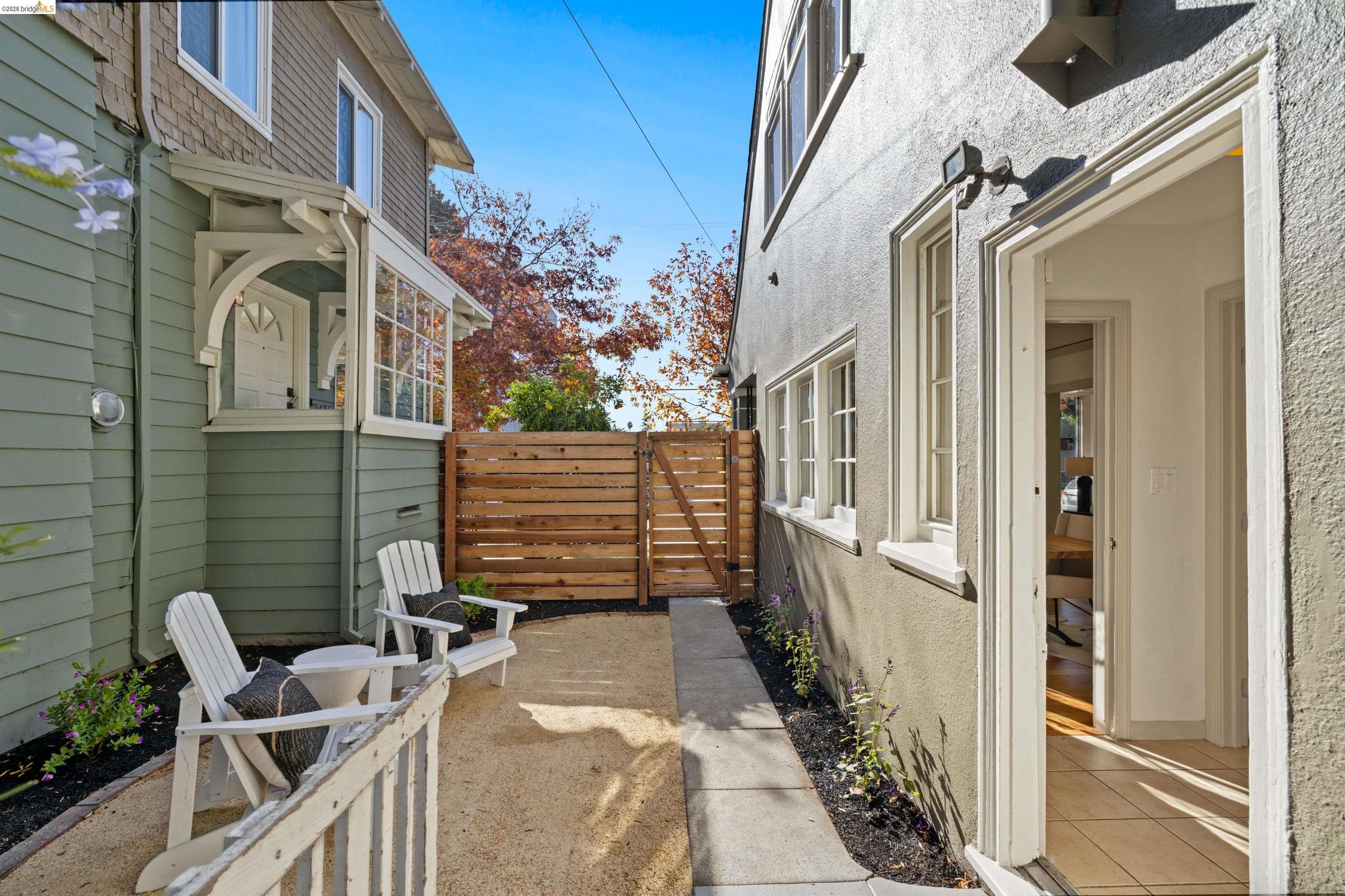 Detail Gallery Image 5 of 12 For 2935 Florence, Berkeley,  CA 94705 - – Beds | – Baths