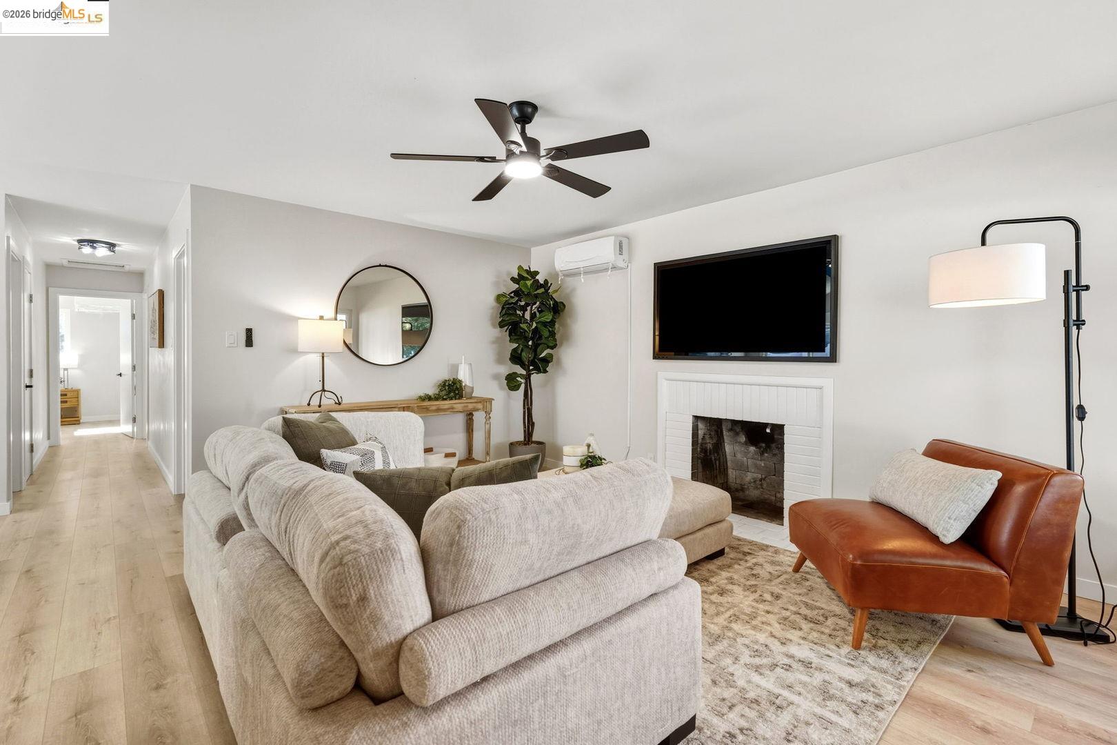 Detail Gallery Image 6 of 26 For 2956 Mullens Dr, Richmond,  CA 94806 - 3 Beds | 2 Baths