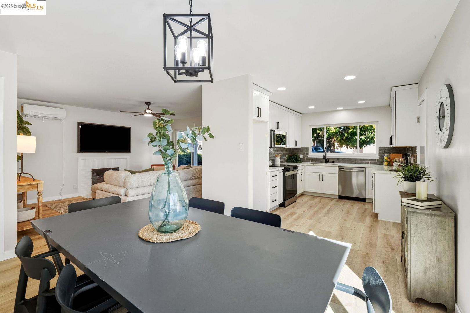 Detail Gallery Image 10 of 26 For 2956 Mullens Dr, Richmond,  CA 94806 - 3 Beds | 2 Baths